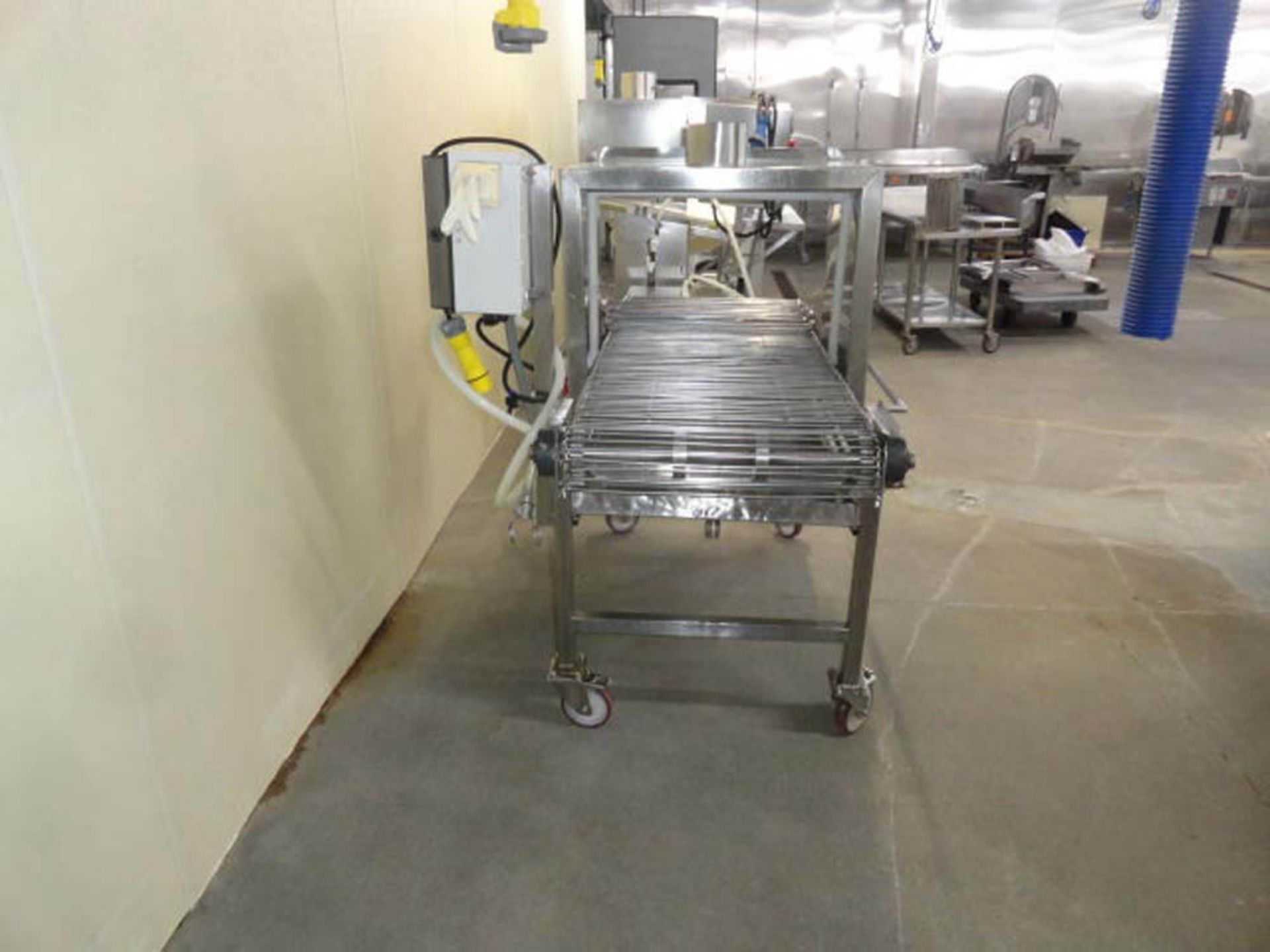 SPRAY INTERVENTION CONVEYOR, 60" LONG X 30" STAINLESS ROD BELT, 2' CABINET ON CASTERS - Image 4 of 4