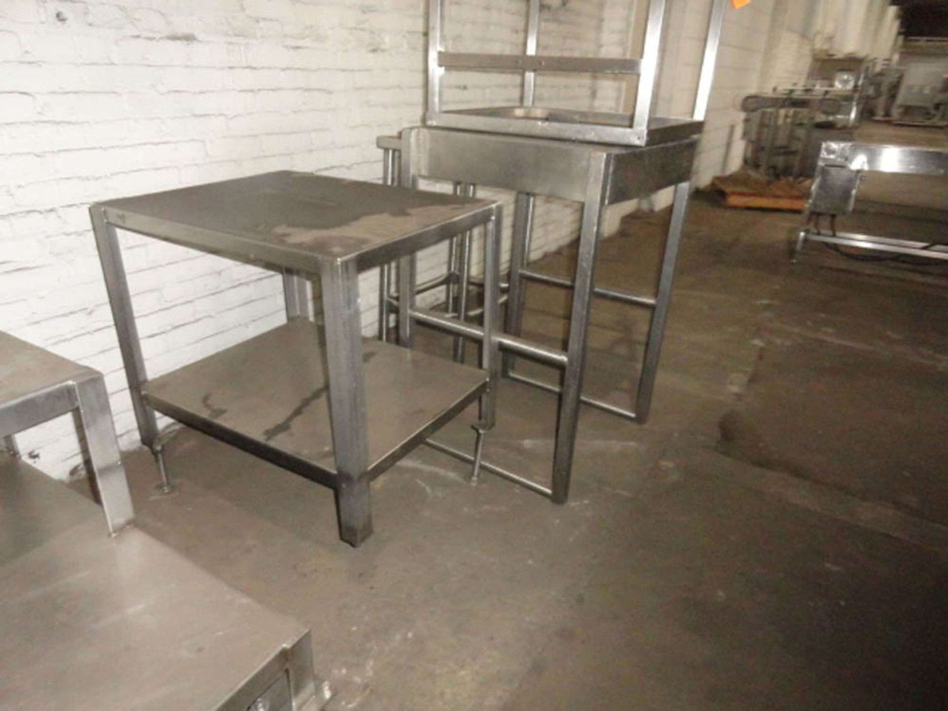 STAINLESS STEEL TABLES - Image 4 of 6