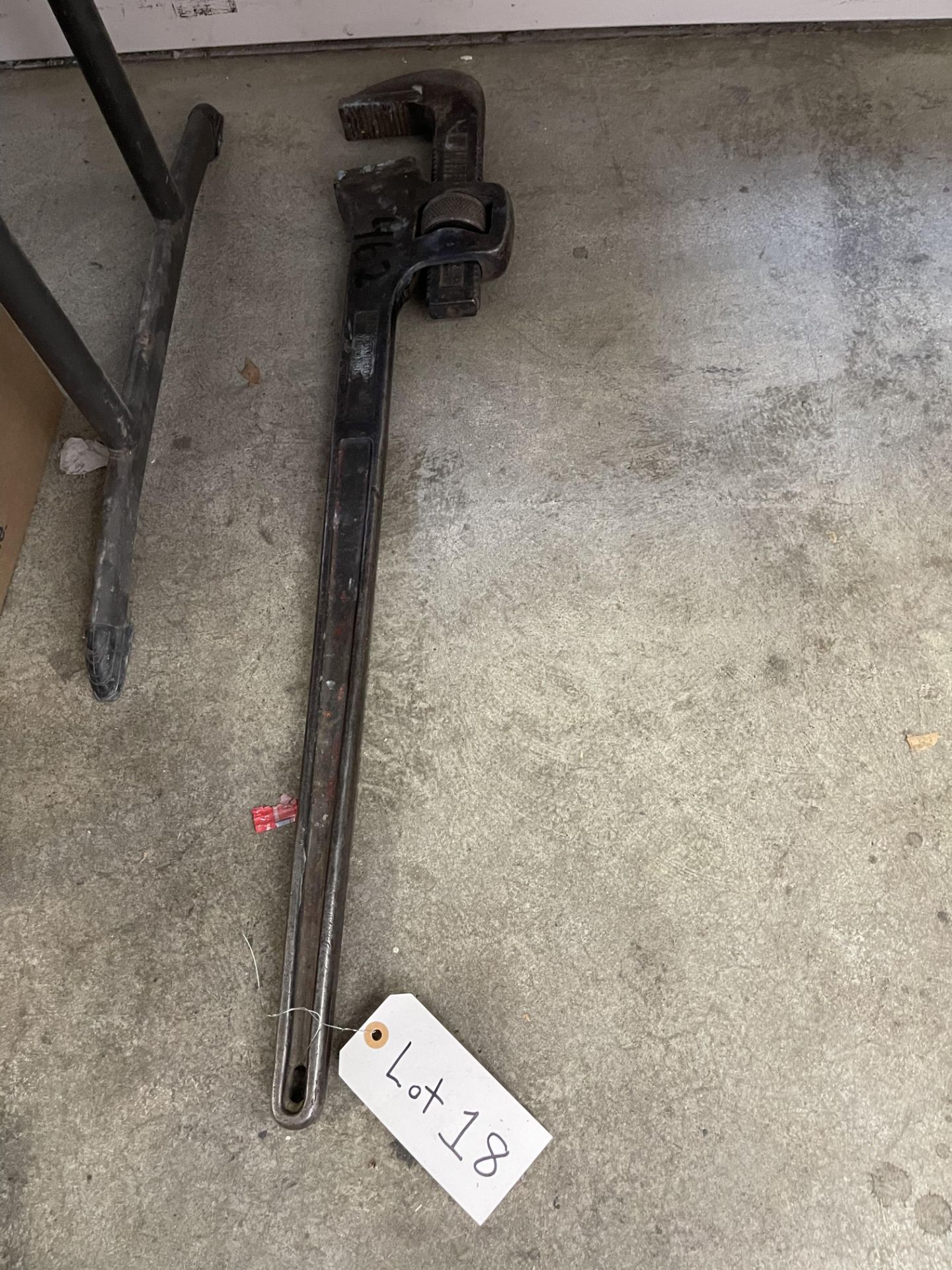 Large pipe wrench