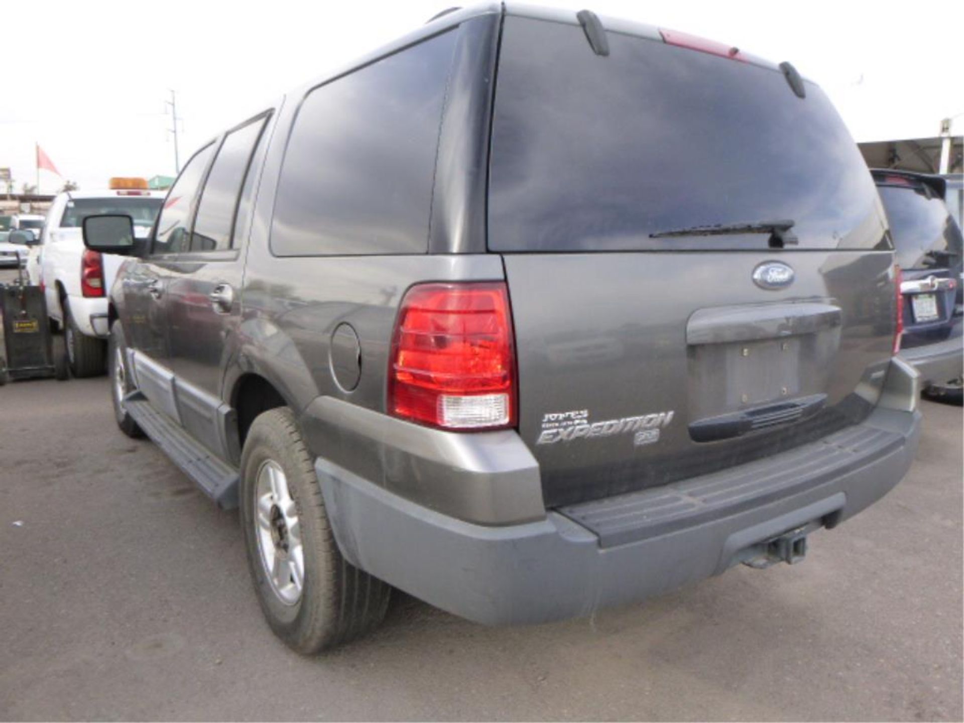 2004 Ford Expedition - Image 2 of 10