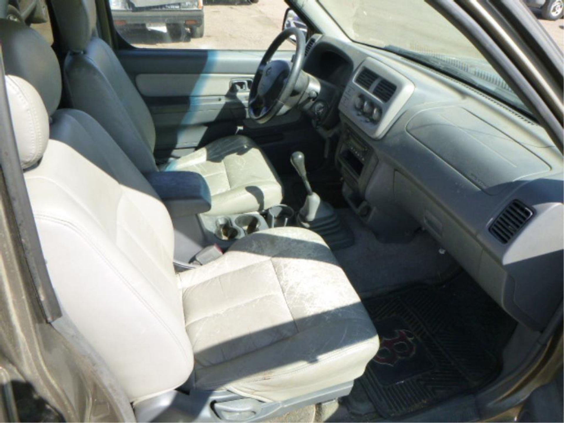 2001 Nissan Frontier - Image 7 of 13