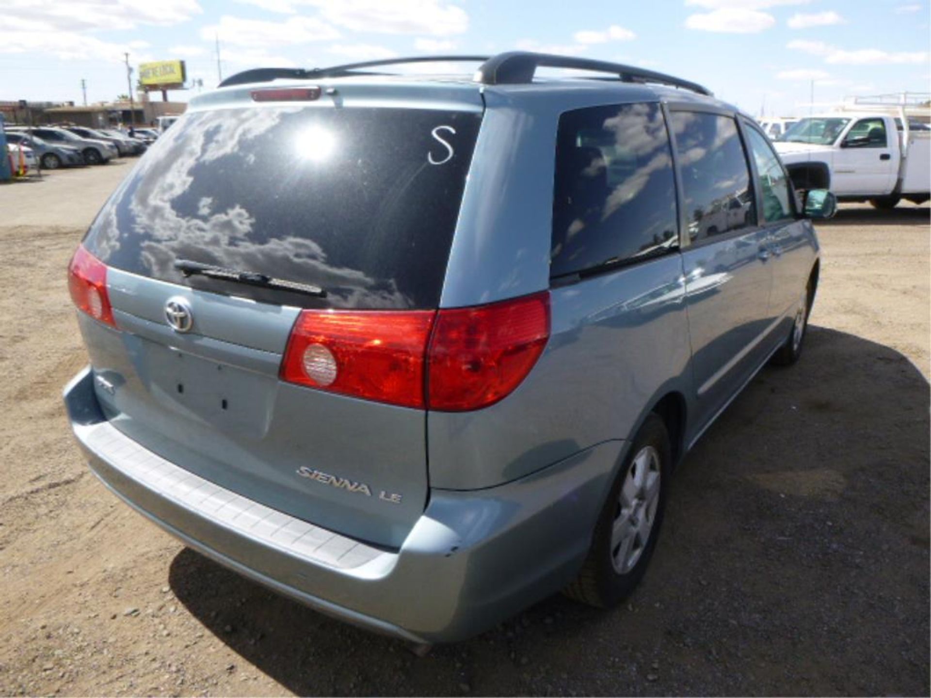 2009 Toyota Sienna - Image 4 of 15