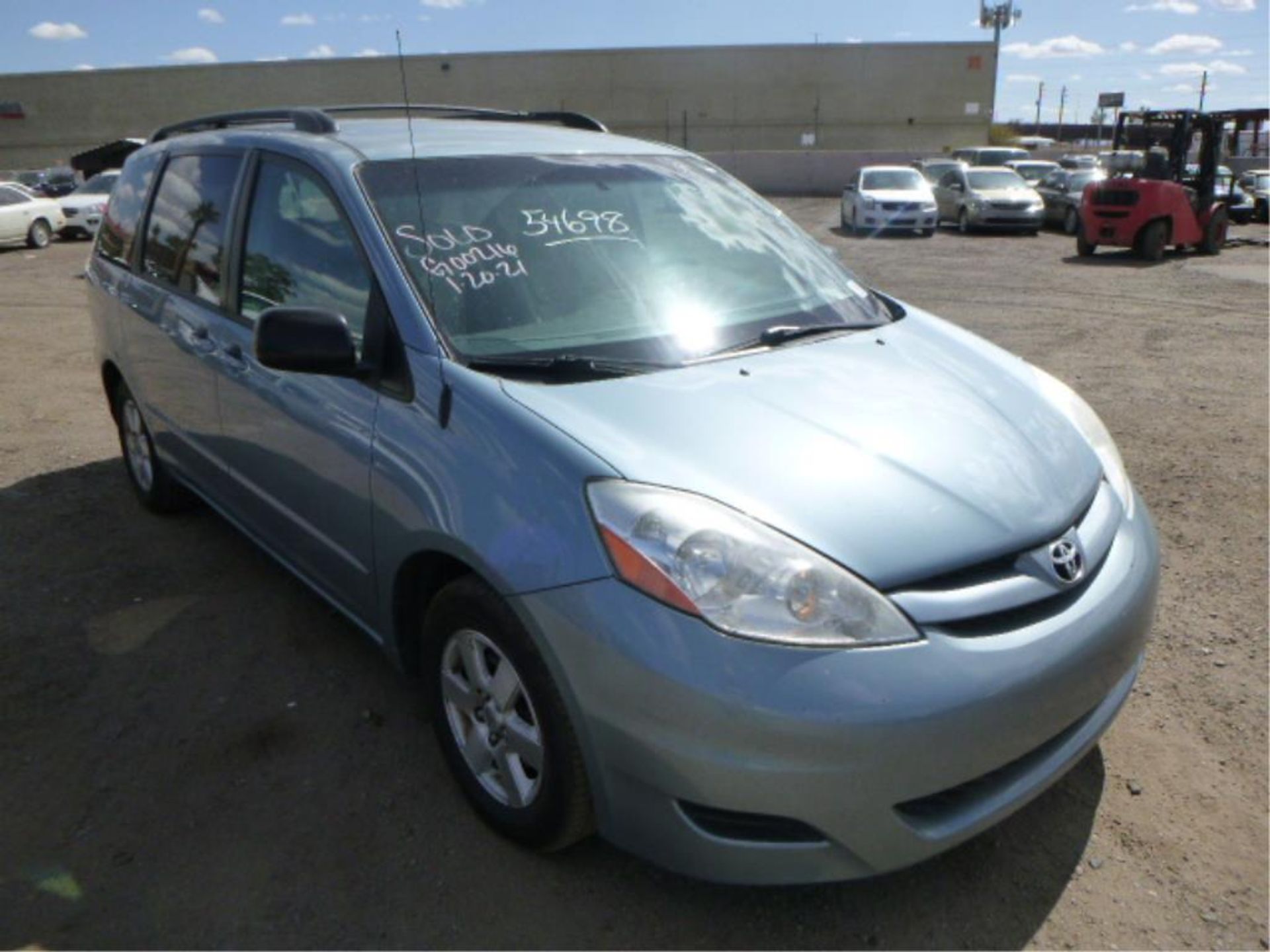 2009 Toyota Sienna - Image 3 of 15