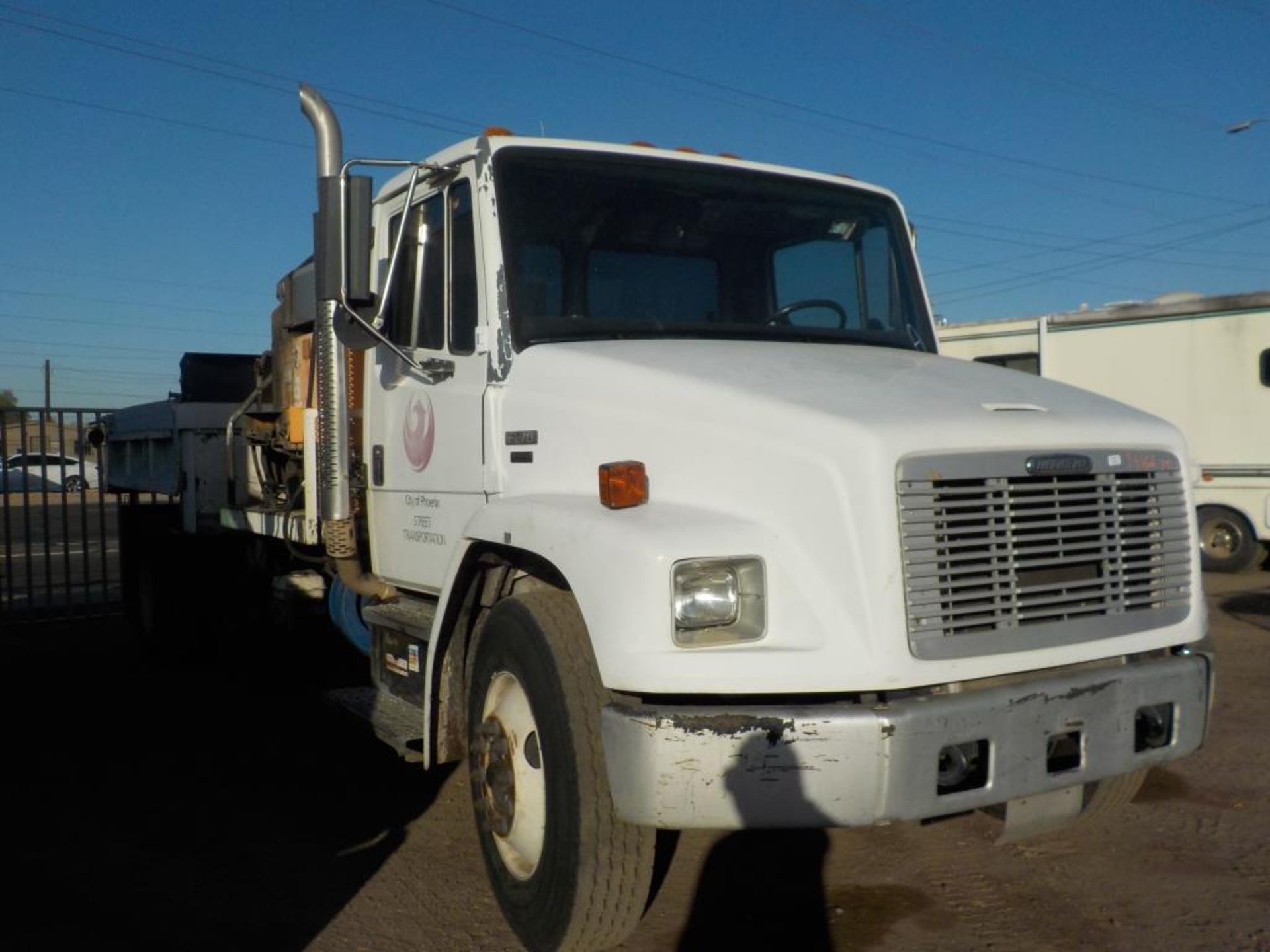 2002 Freightliner Asphalt Dump Truck - Image 2 of 7