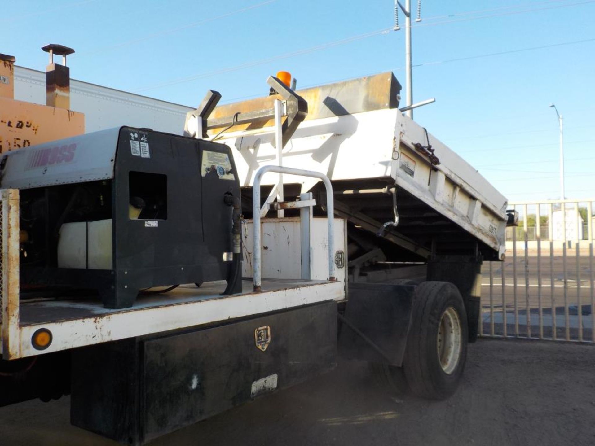 2002 Freightliner Asphalt Dump Truck - Image 7 of 7