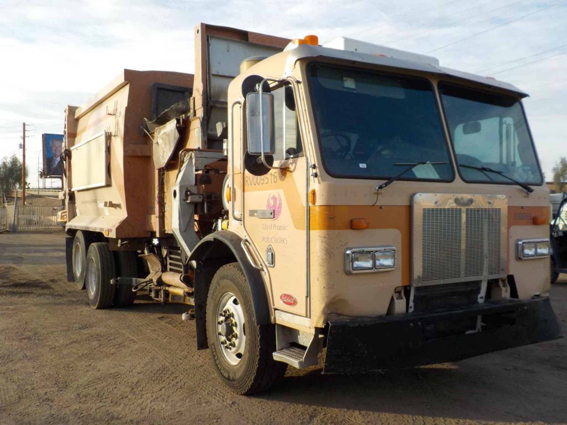 2011 Peterbilt 320 Garbage Truck