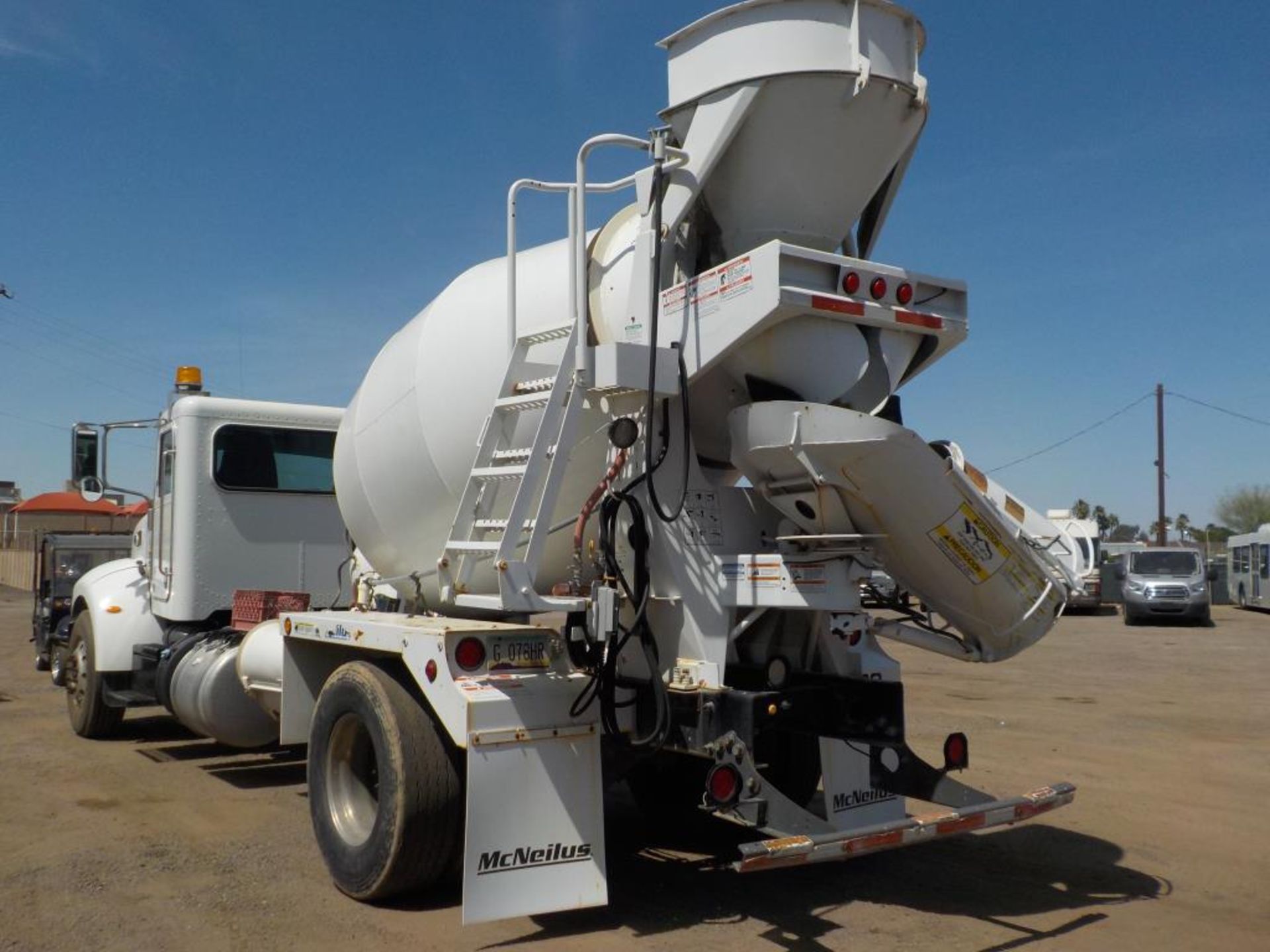 2016 Peterbilt 337 Cement Truck - Image 4 of 9