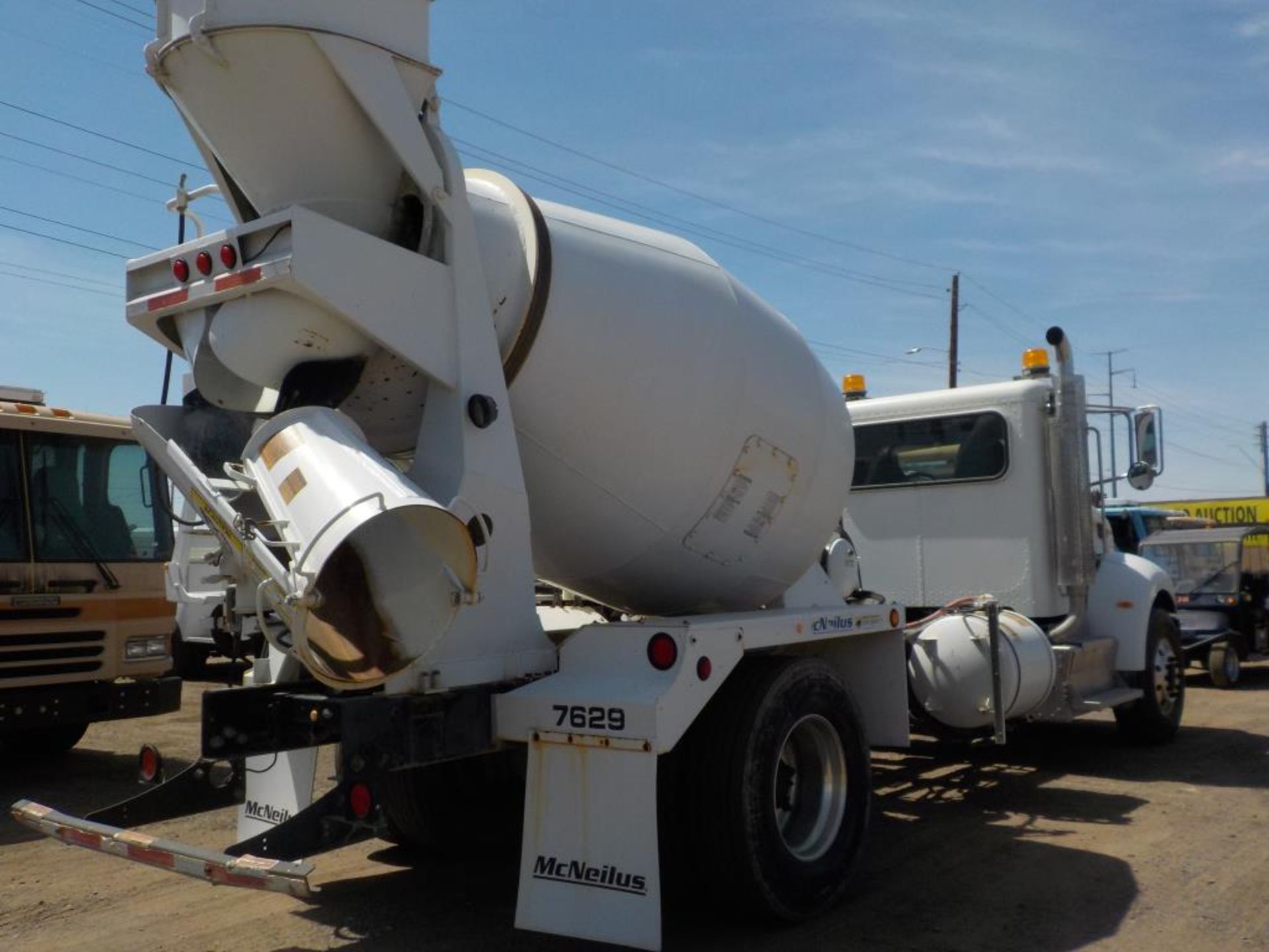 2016 Peterbilt 337 Cement Truck - Image 3 of 9