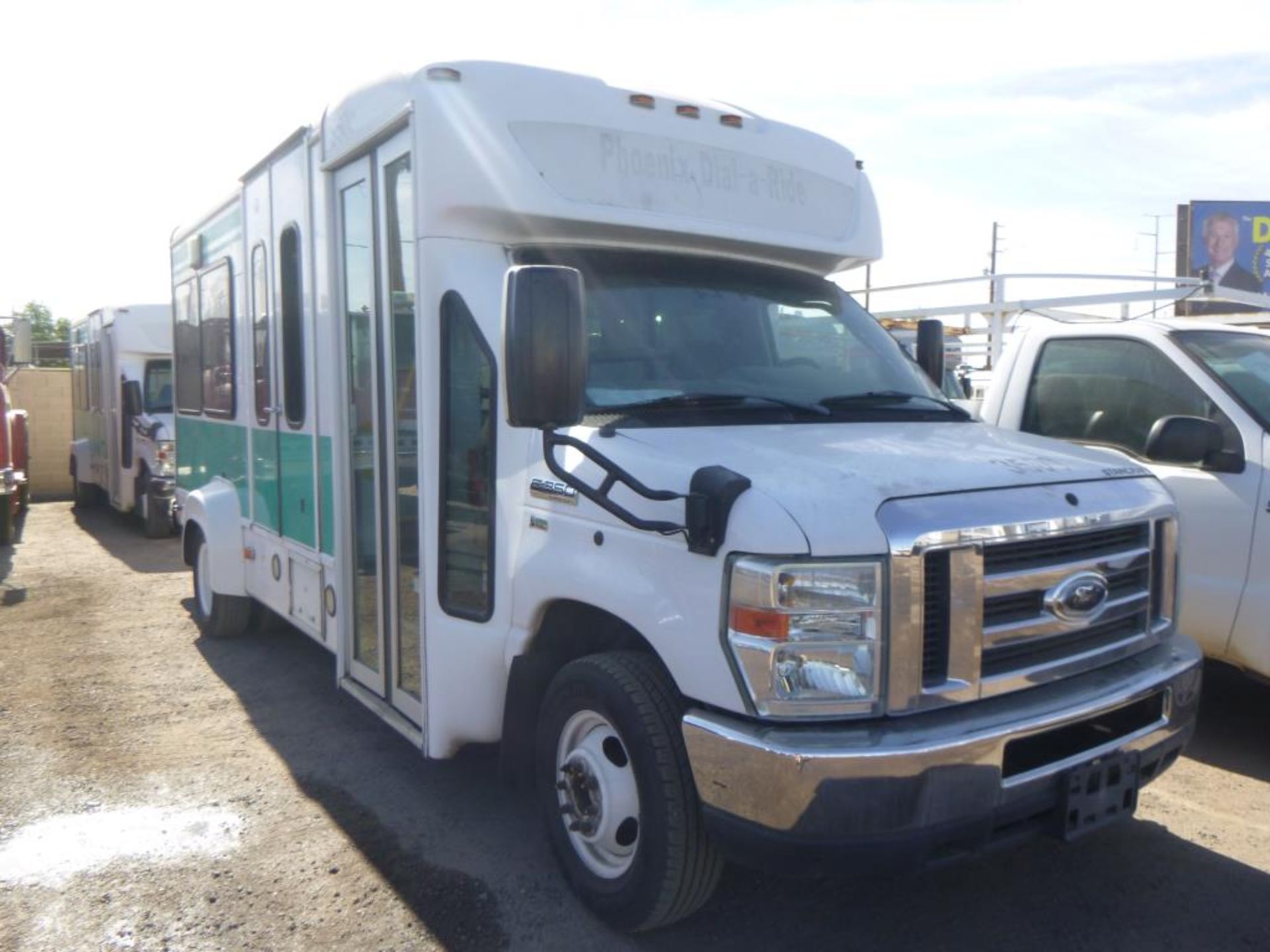 2013 Ford Econoline Shuttle Bus - Image 4 of 8