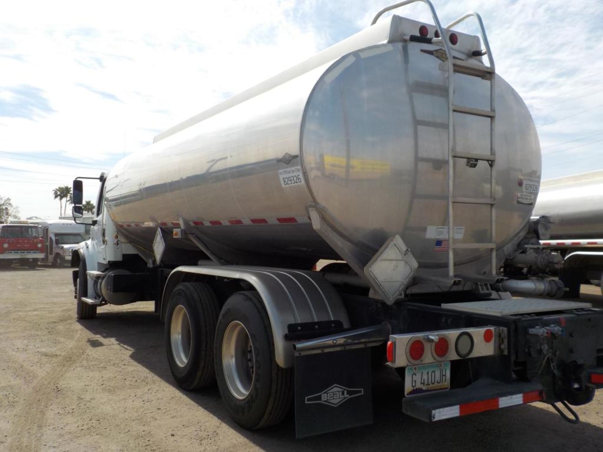 2009 Freightliner M2 112 Tanker Truck - Image 4 of 8