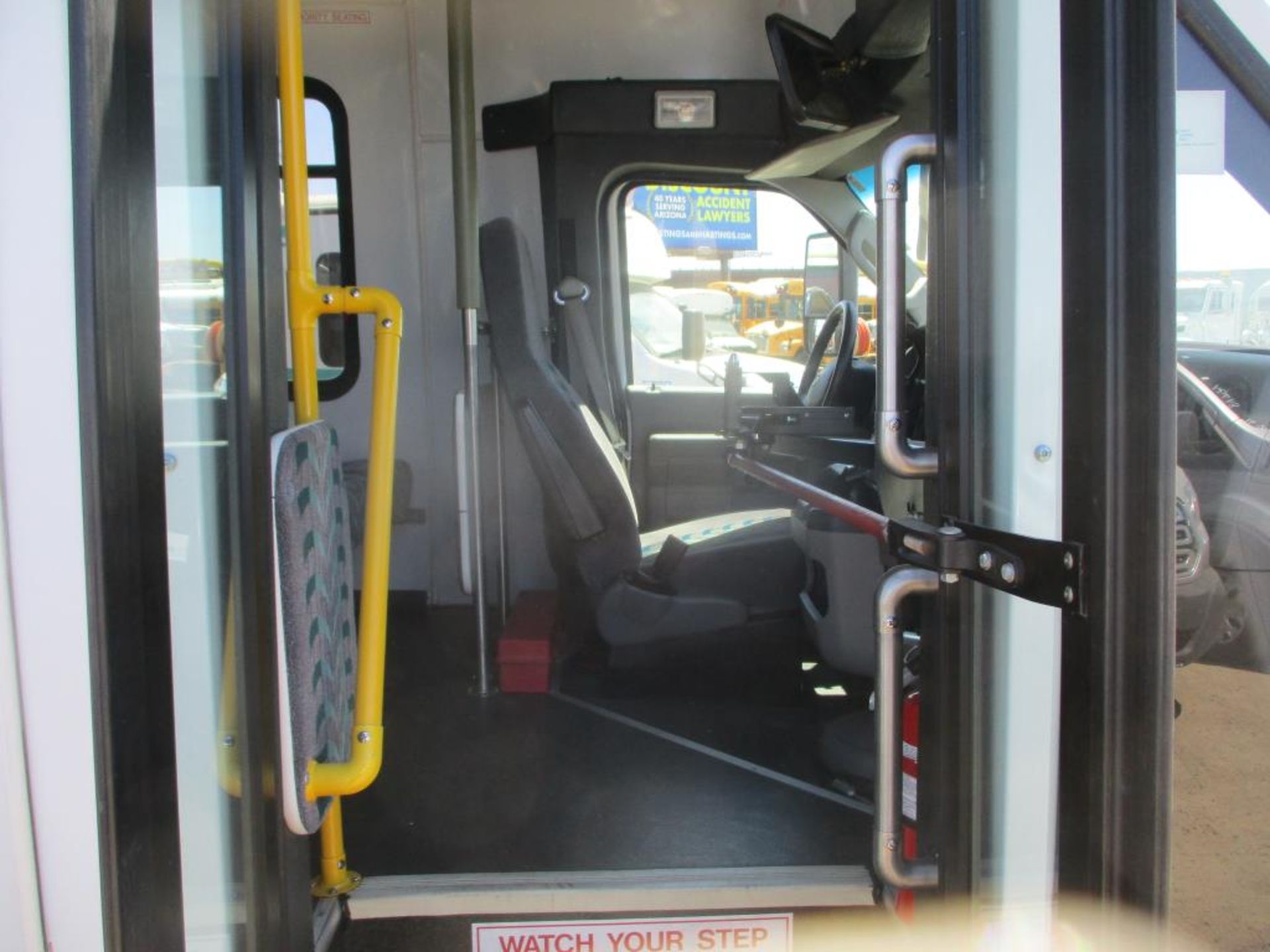 2011 Ford E-350 Shuttle Bus - Image 5 of 13