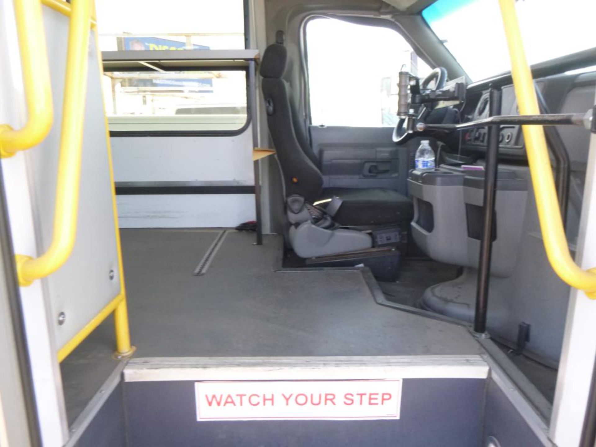 2013 Ford Econoline Shuttle Bus - Image 5 of 8