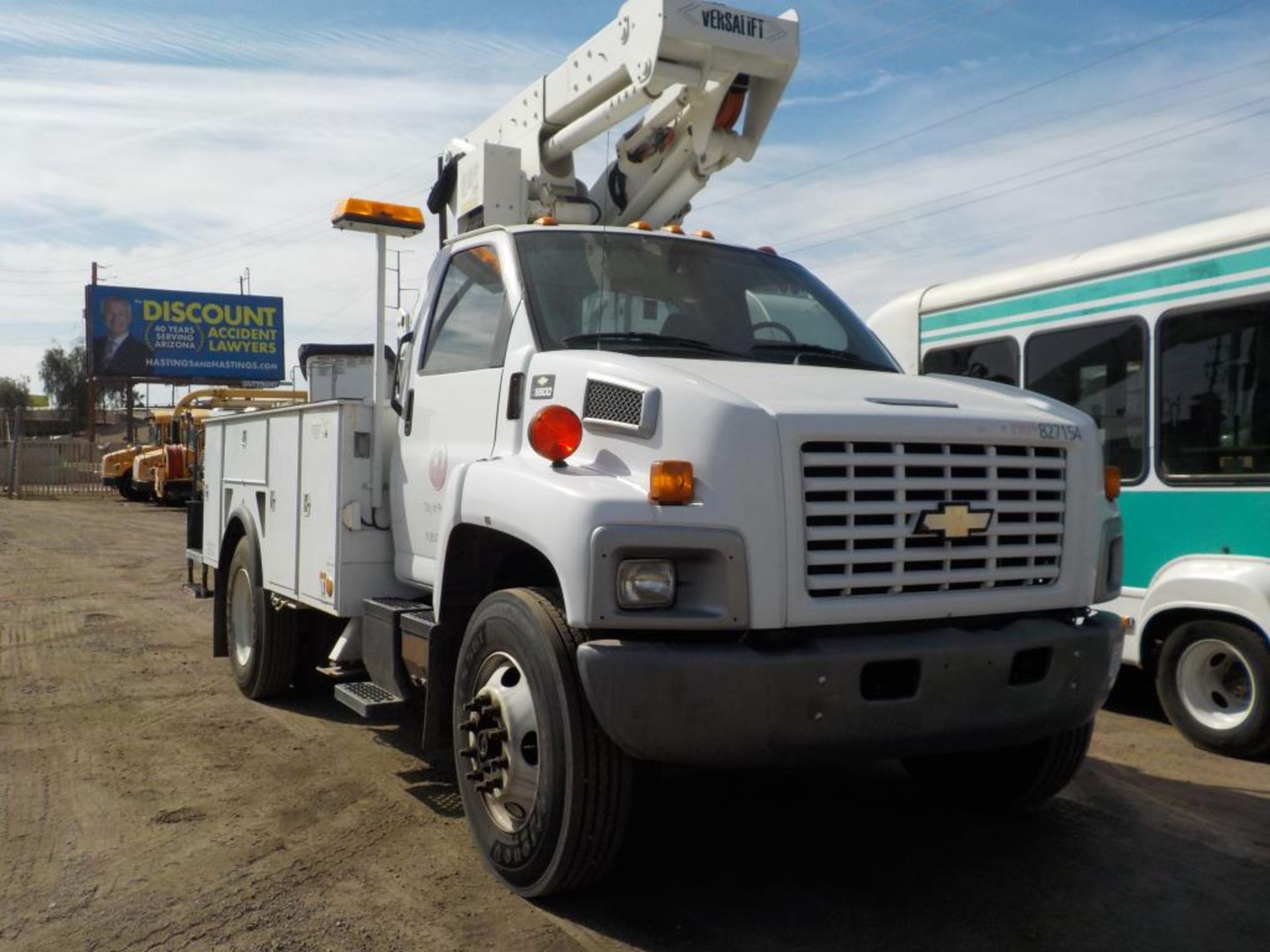 2008 Chevrolet C6500 Arial Bucket Truck - Image 2 of 7