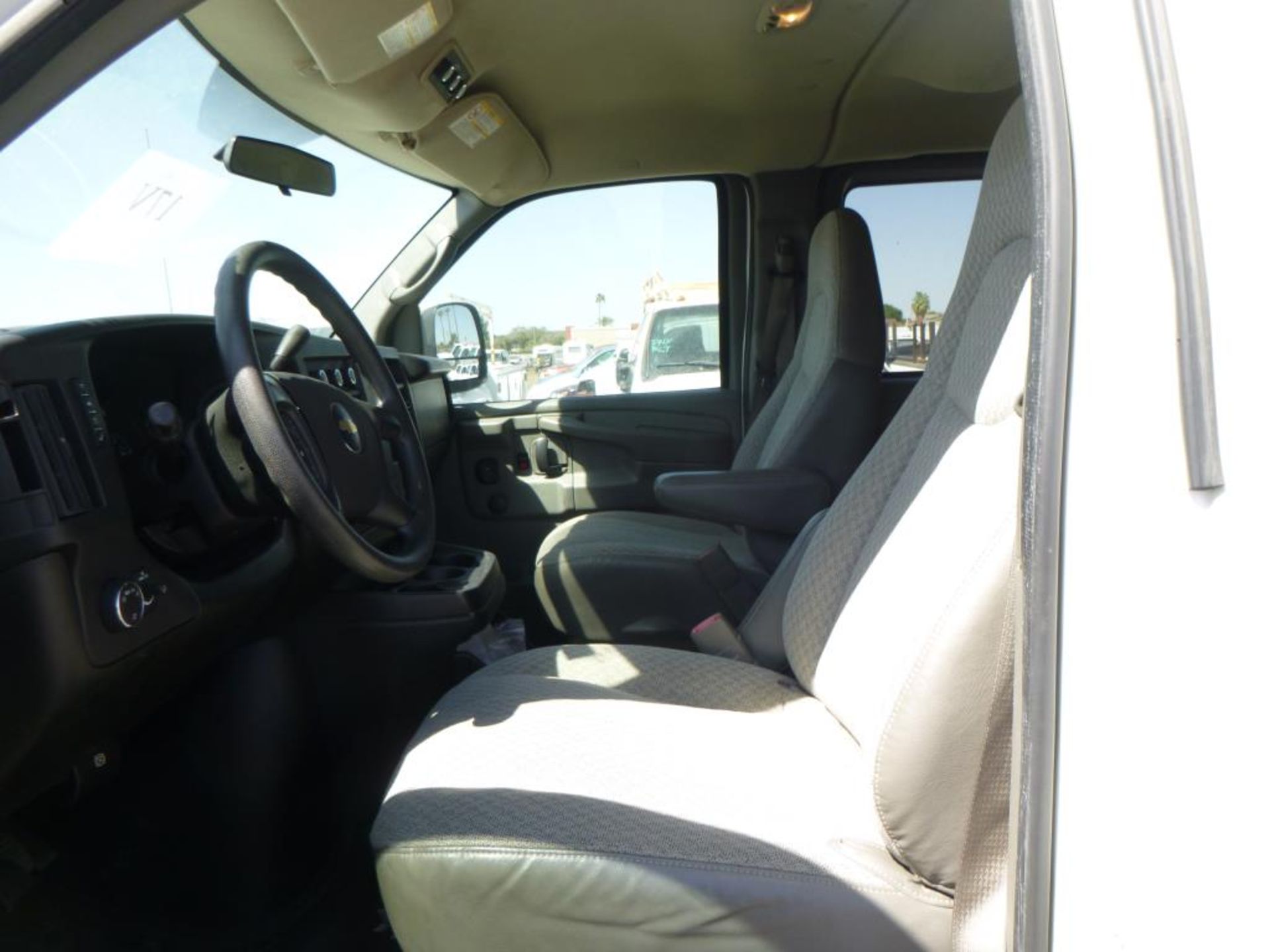 2008 Chevrolet Express - Image 10 of 14