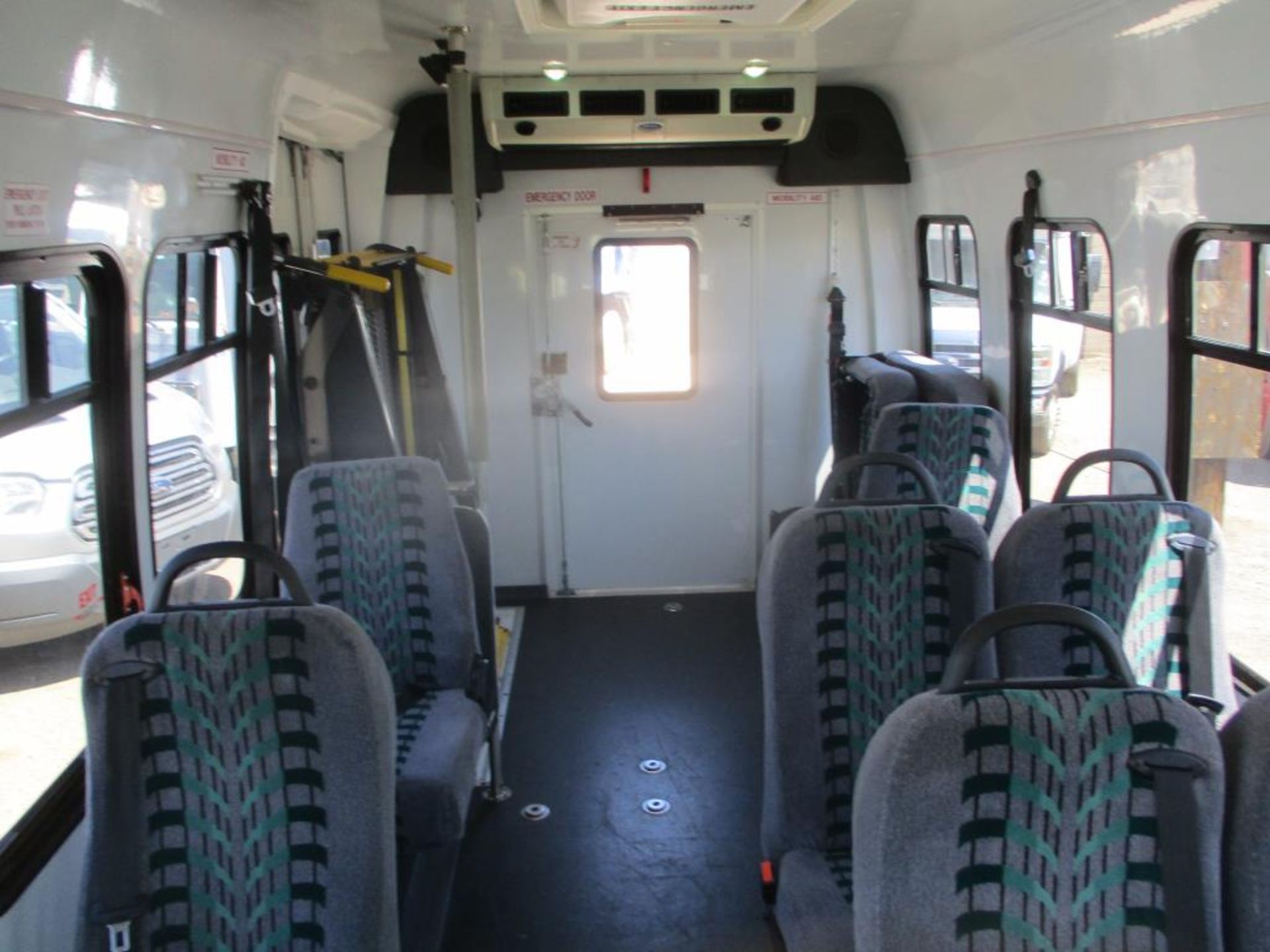 2011 Ford E-350 Shuttle Bus - Image 6 of 13