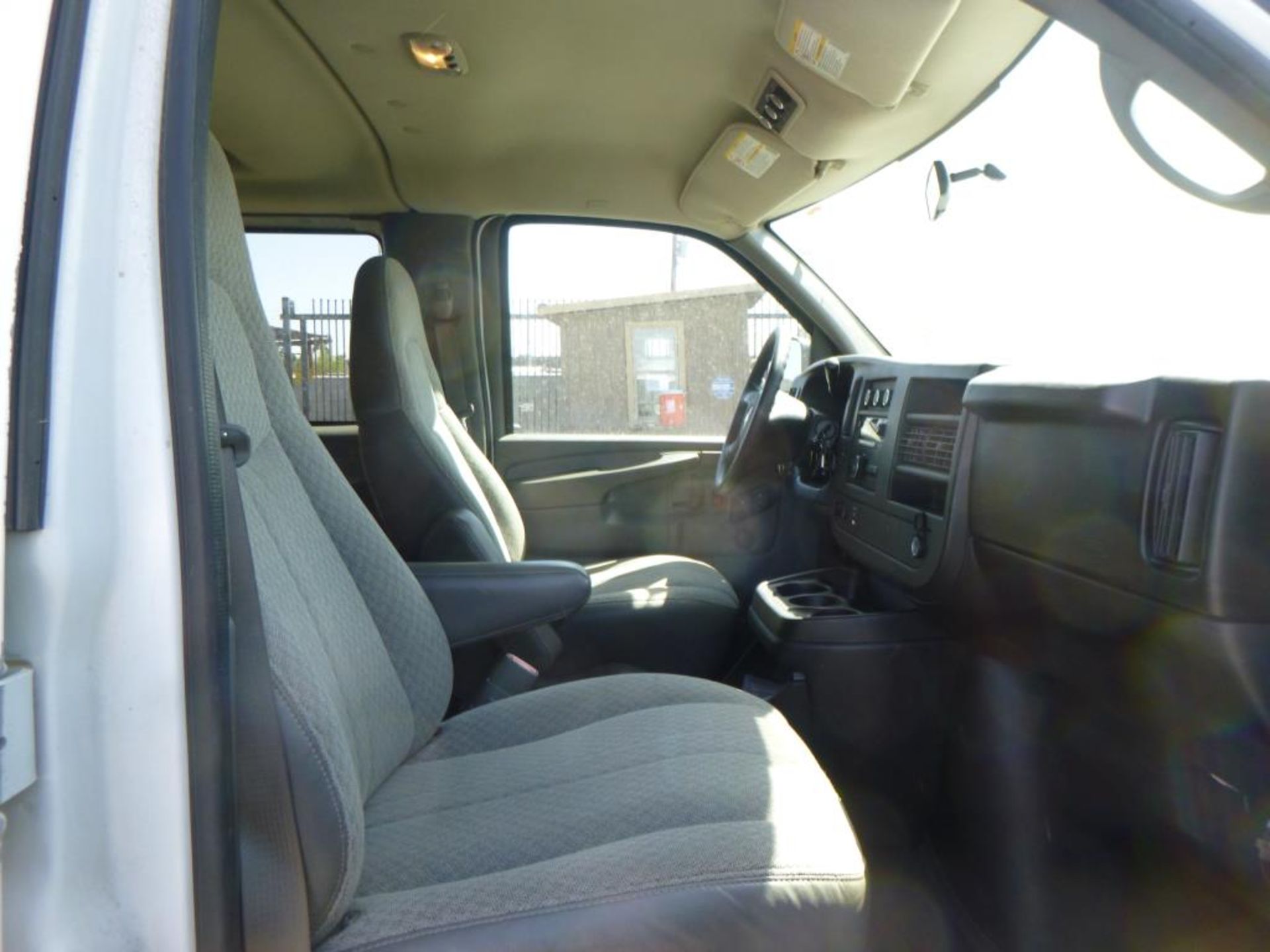 2008 Chevrolet Express - Image 9 of 14