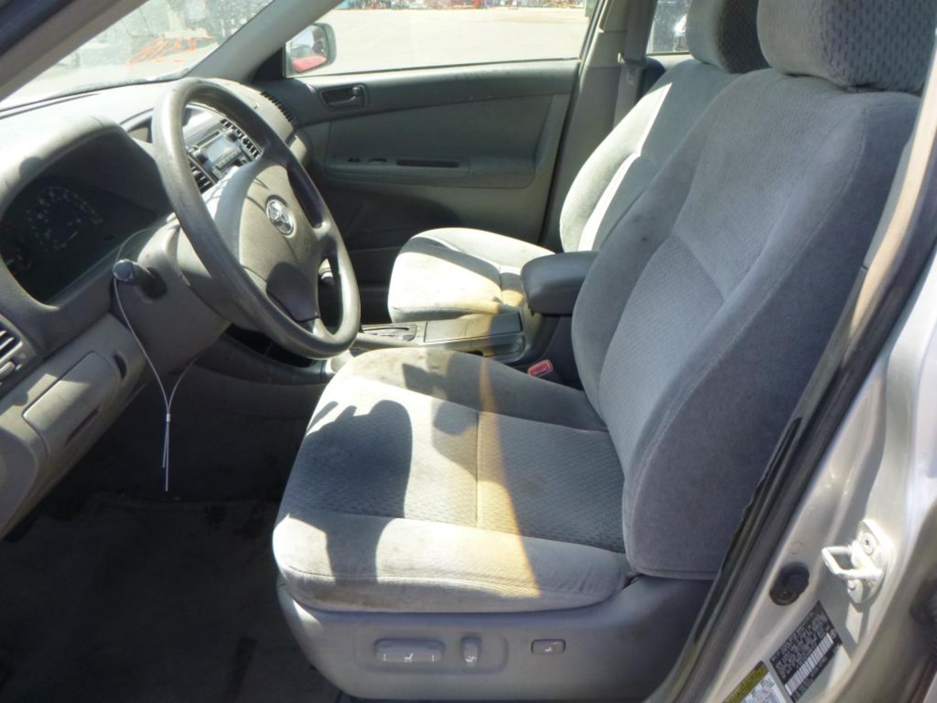 2004 Toyota Camry - Image 10 of 13
