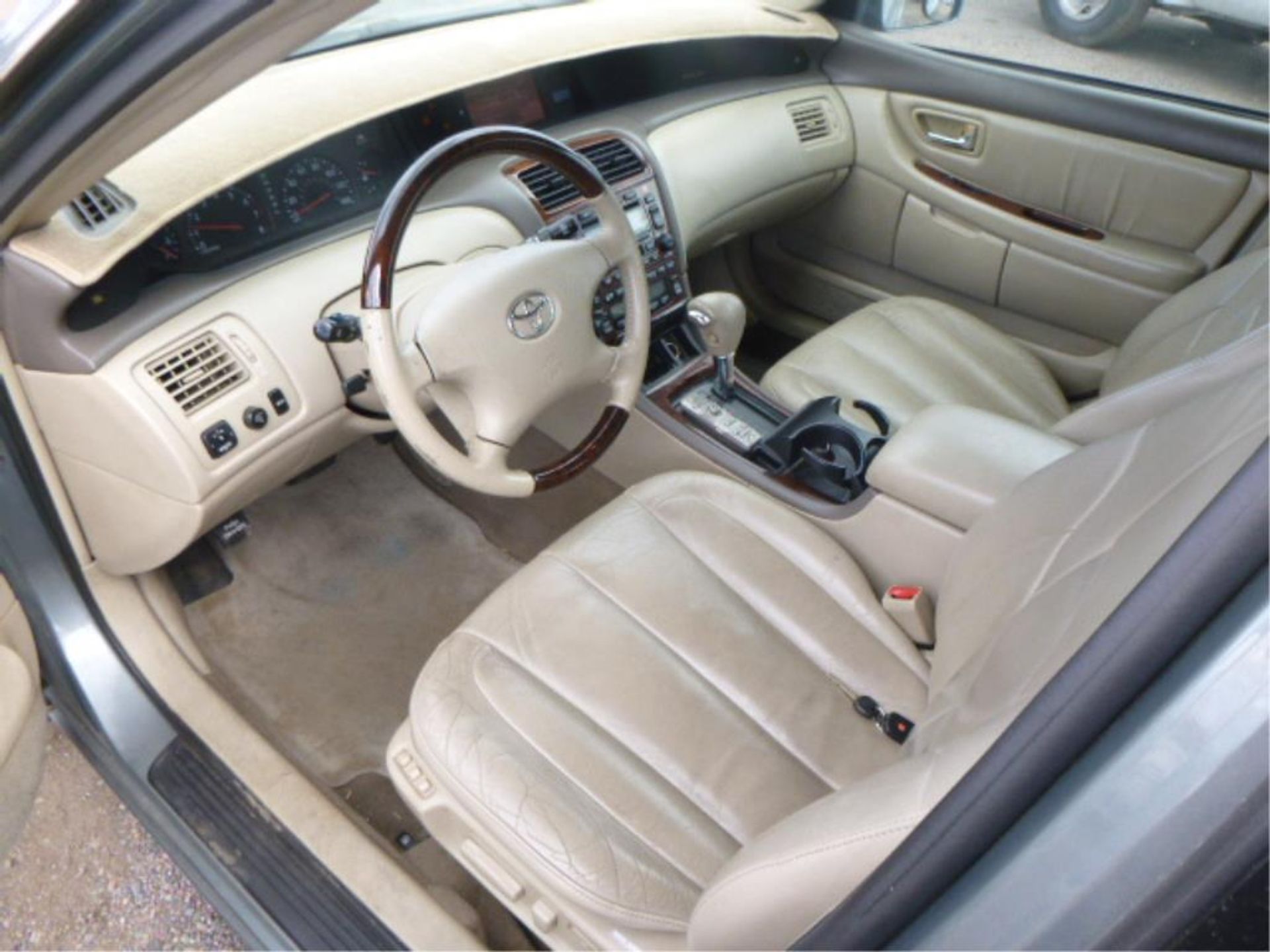 2004 Toyota Avalon - Image 10 of 13