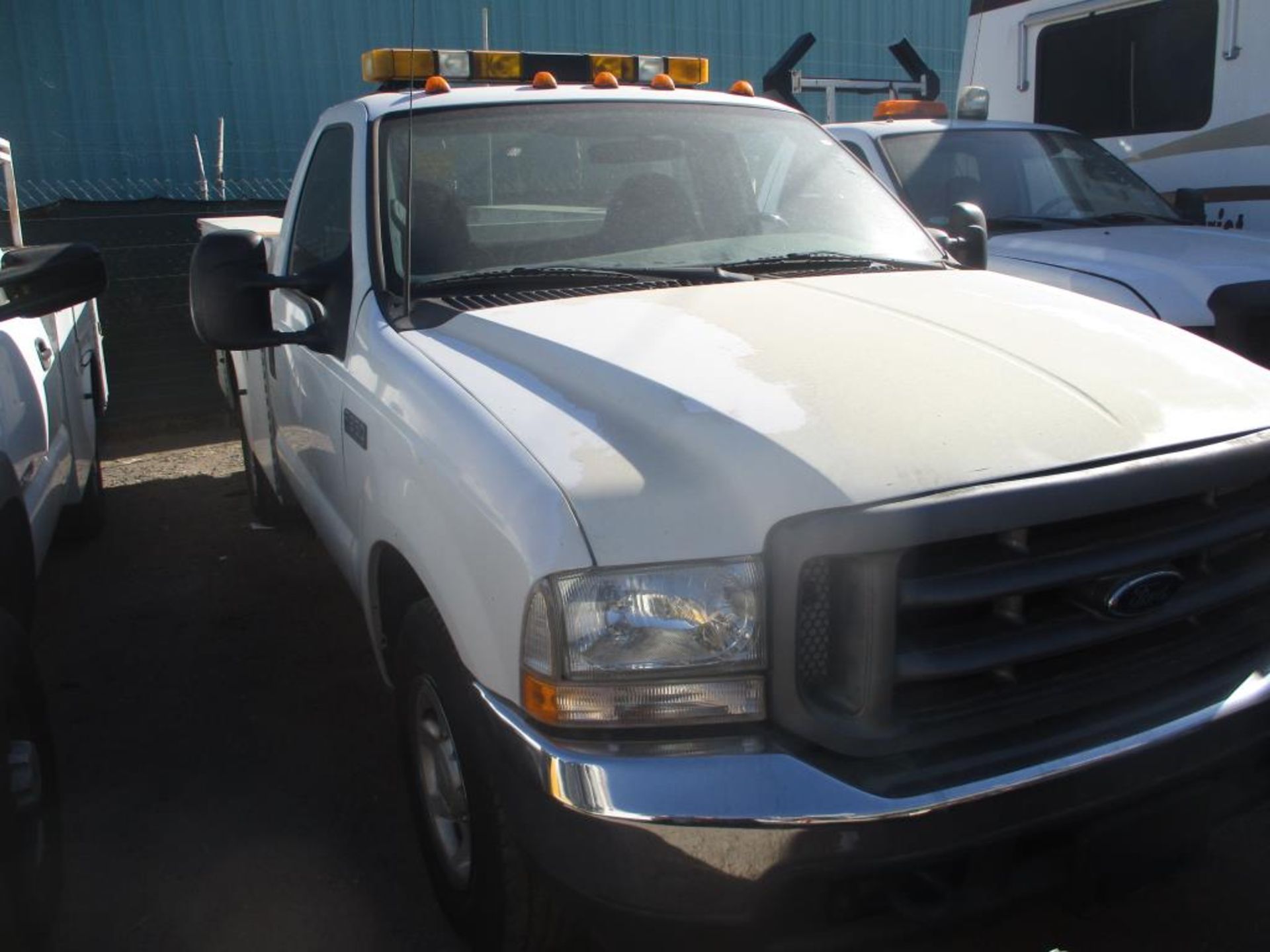 (Lot # 3906) - 2003 Ford F-350 SD - Image 5 of 9