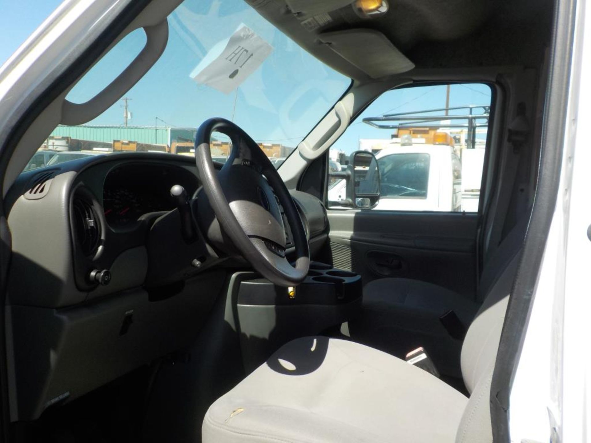 (Lot # 3914) - 2006 Ford E-450 SD Field Operations Van - Image 8 of 10