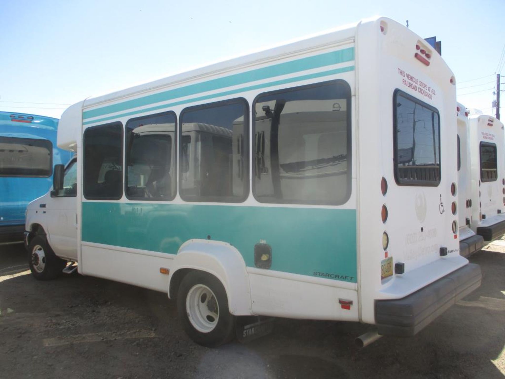 (Lot # 3941) - 2013 Ford E-Series Shuttle Bus - Image 3 of 13