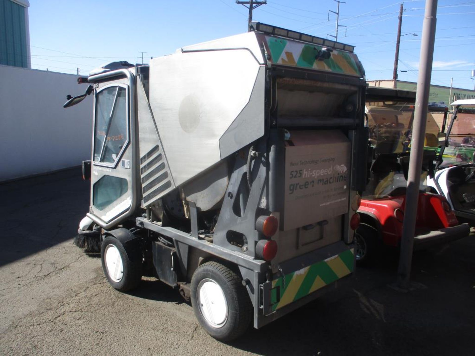 (Lot # 3925a) - Tennant 525 Green Machine Sweeper - Image 2 of 9