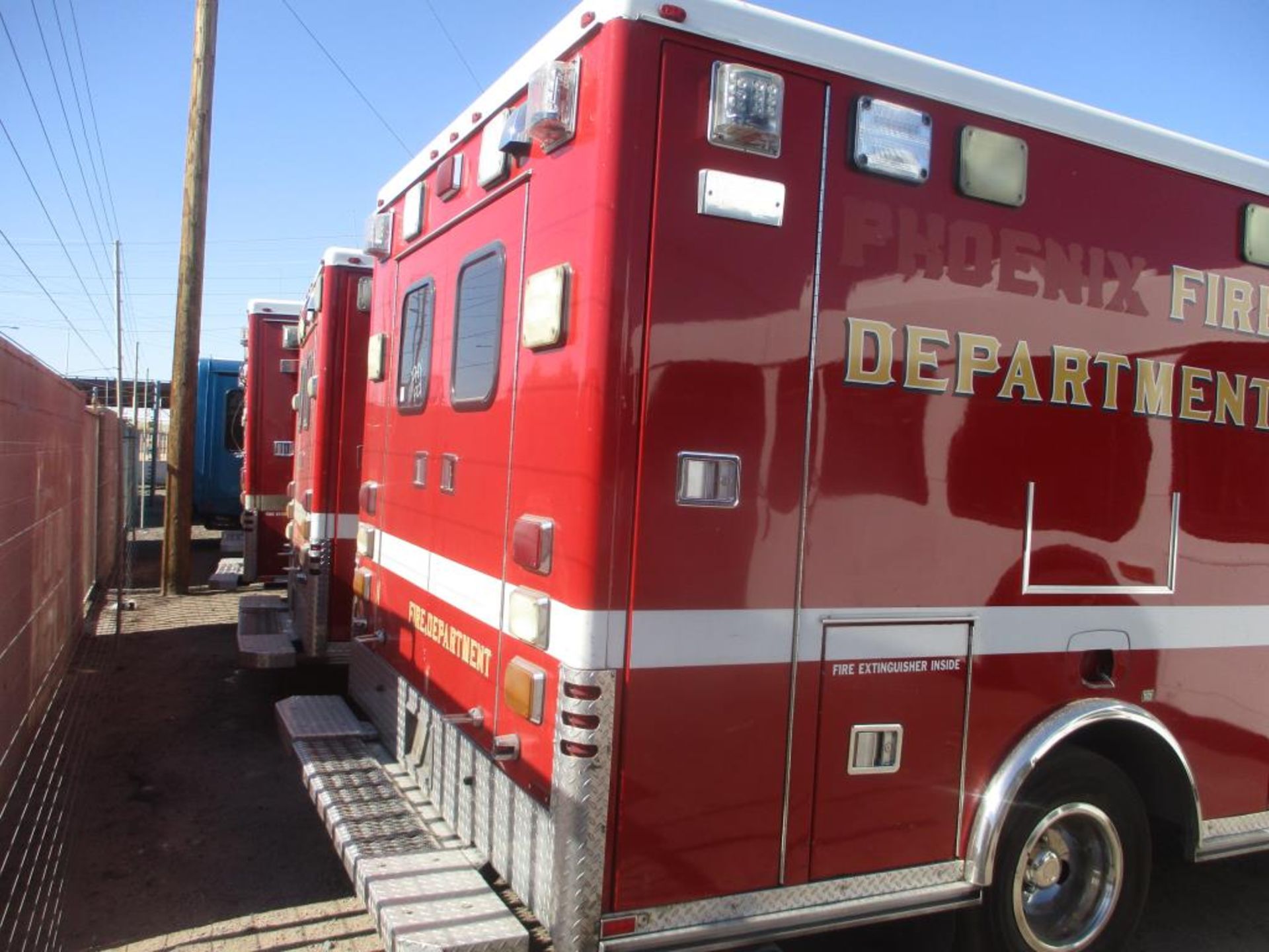 (Lot # 3925) - 2010 Chevrolet Express Ambulance - Image 4 of 13