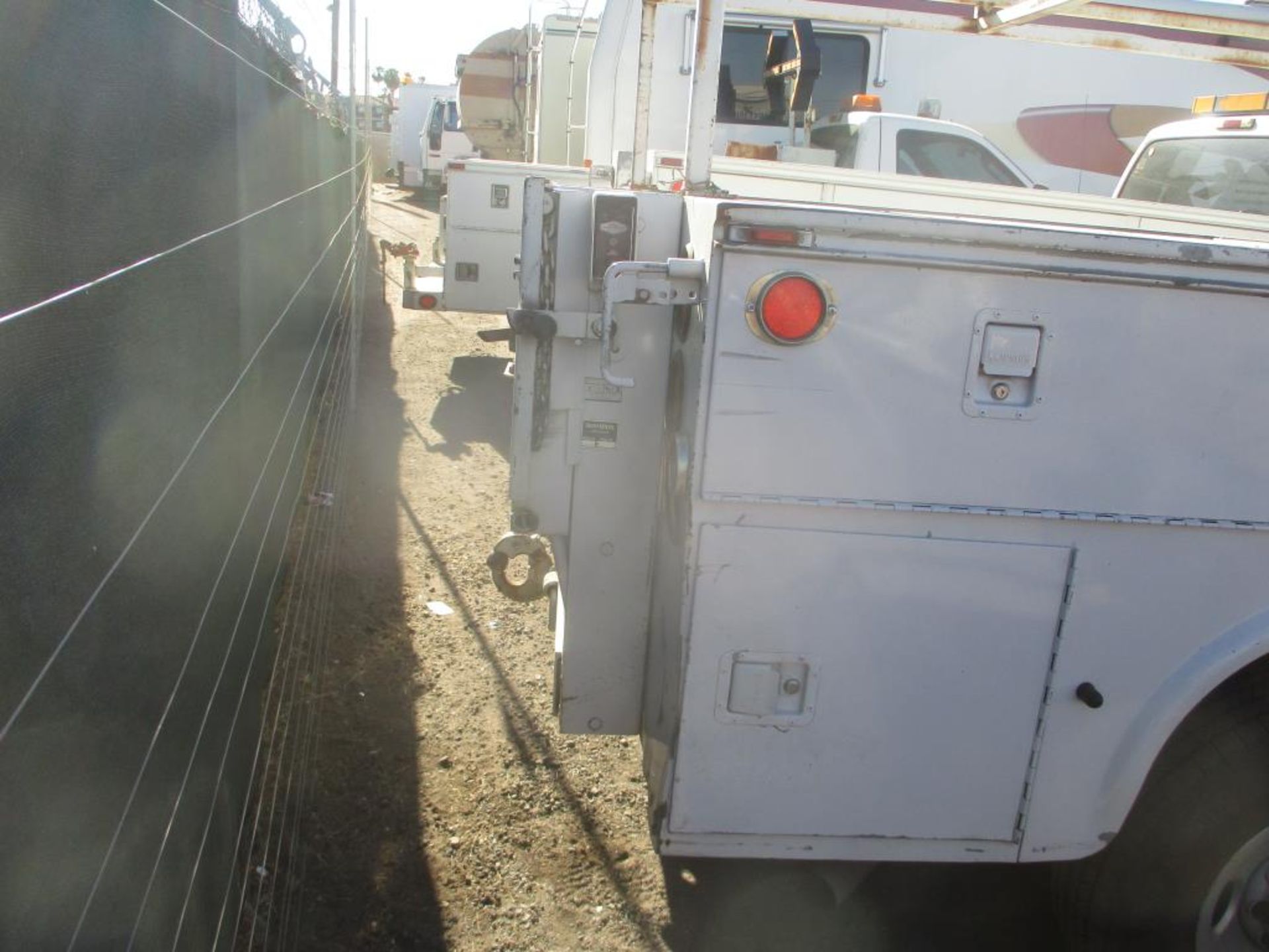 (Lot # 3905) - 2003 Chevrolet Silverado 2500 - Image 5 of 10