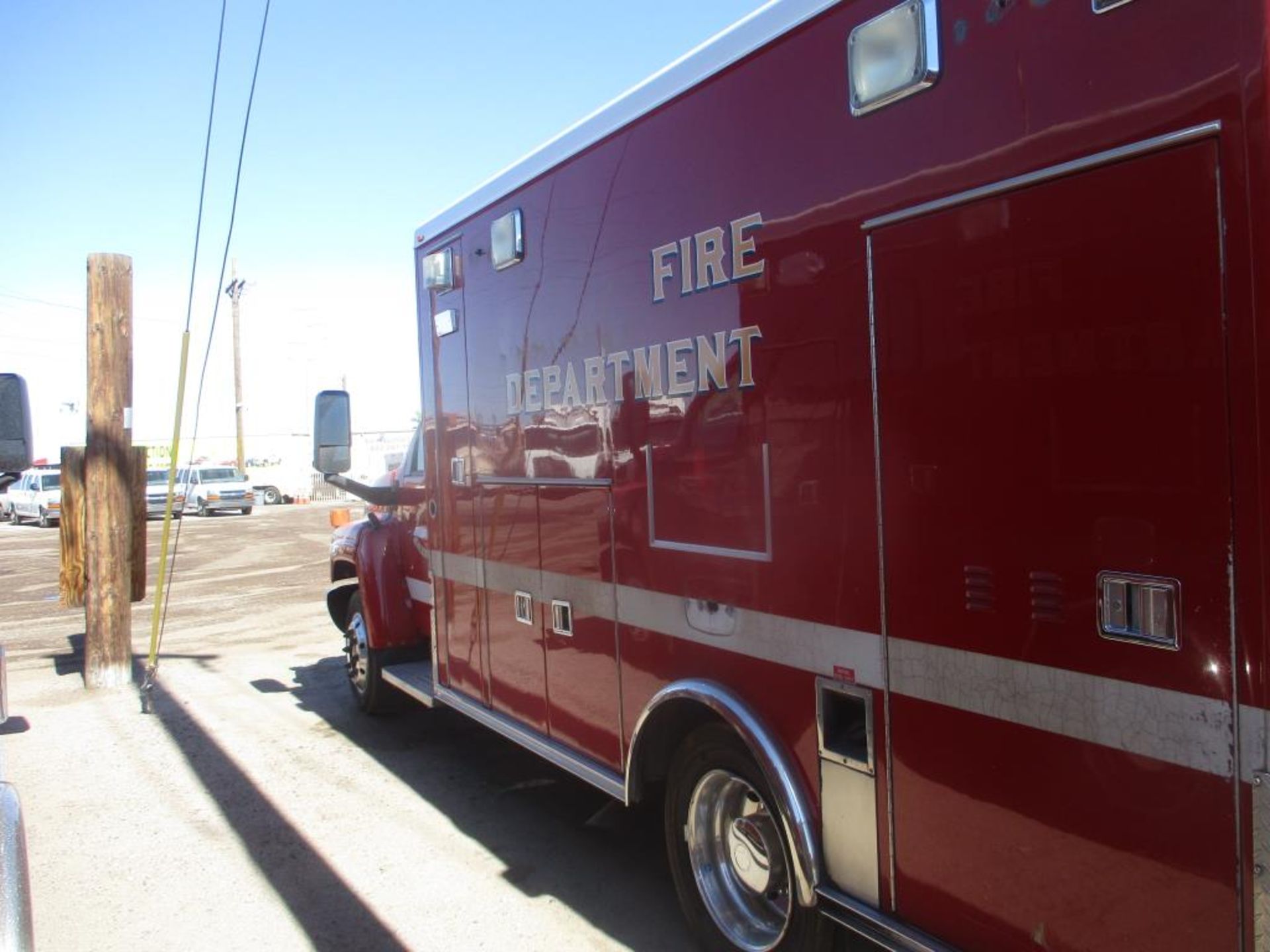 (Lot # 3927) - 2009 Chevrolet C4500 Ambulance - Image 3 of 12