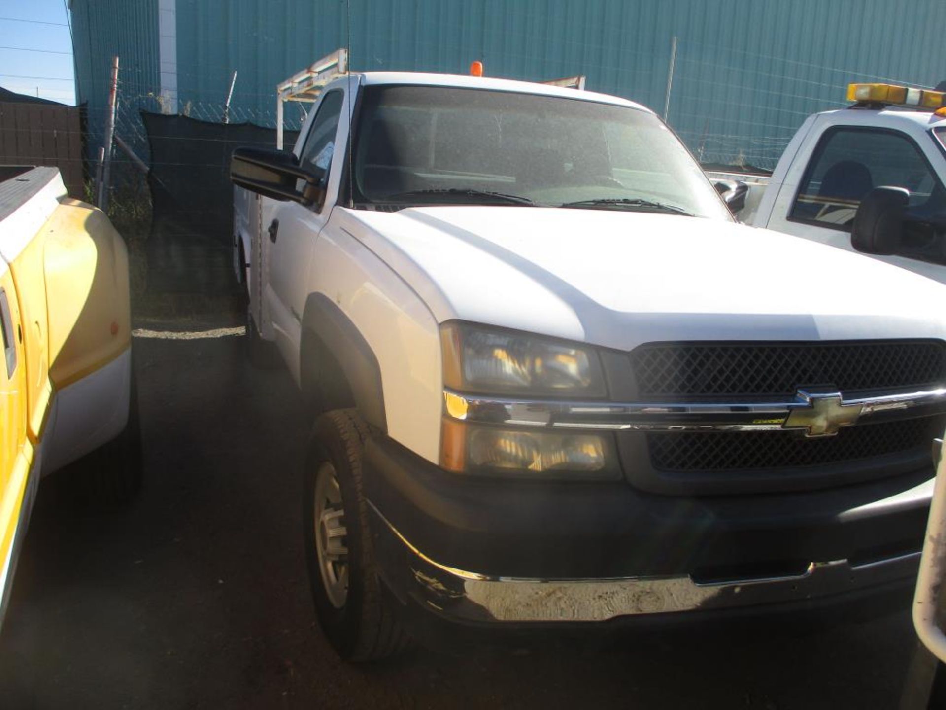 (Lot # 3905) - 2003 Chevrolet Silverado 2500 - Image 6 of 10