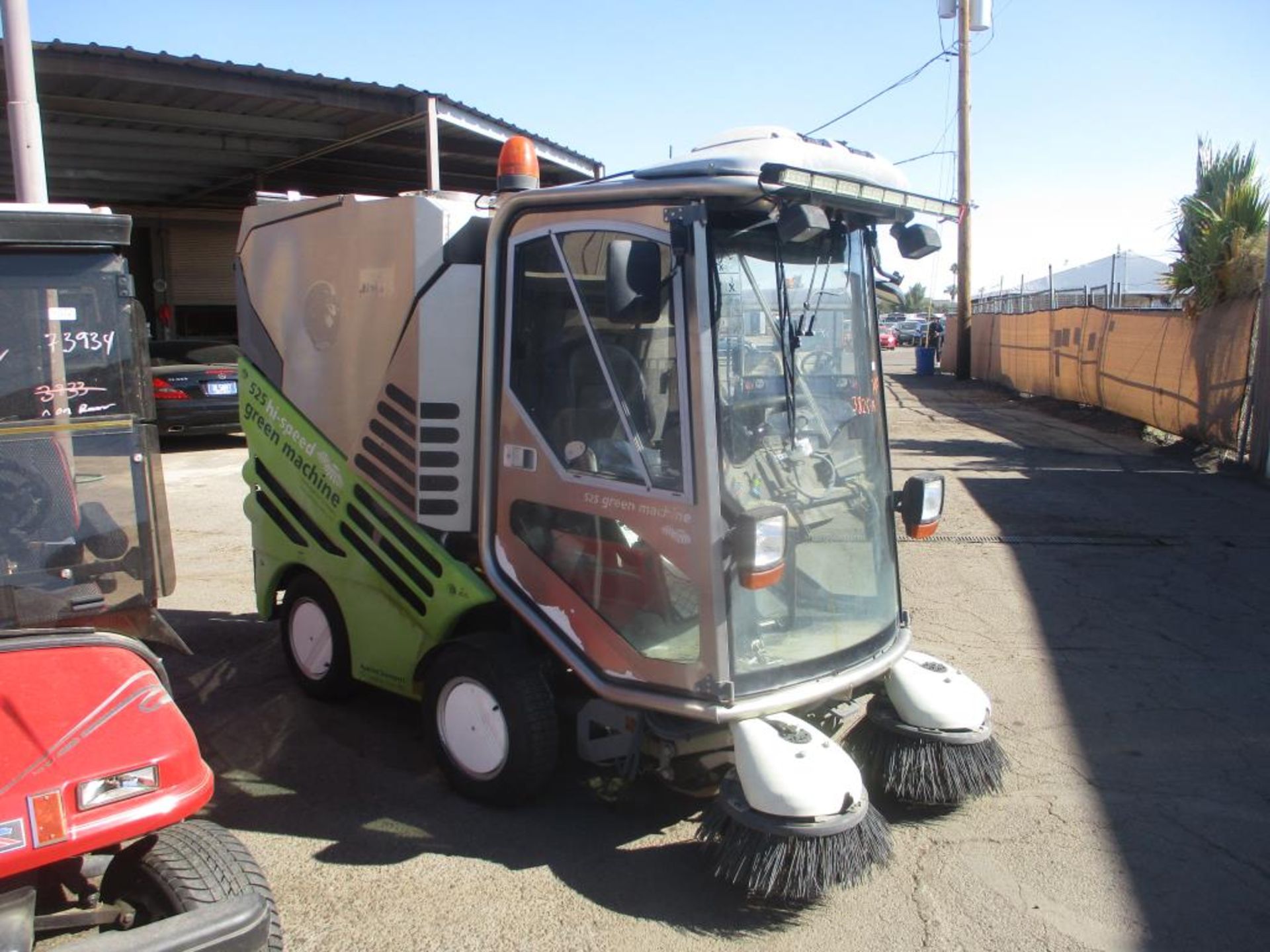 (Lot # 3925a) - Tennant 525 Green Machine Sweeper - Image 4 of 9