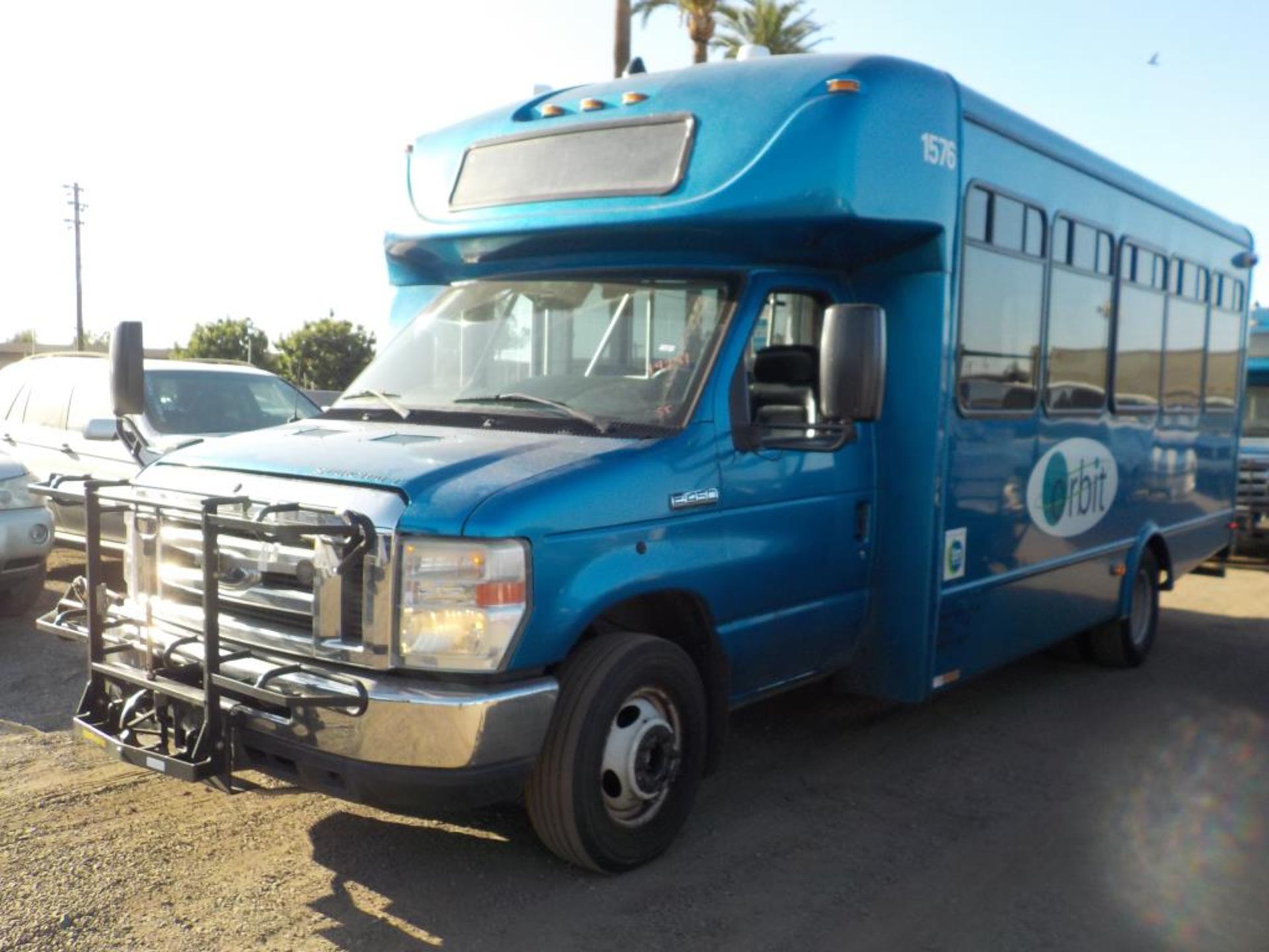 (Lot # 3932) - 2013 Ford E-450 SD Shuttle Bus