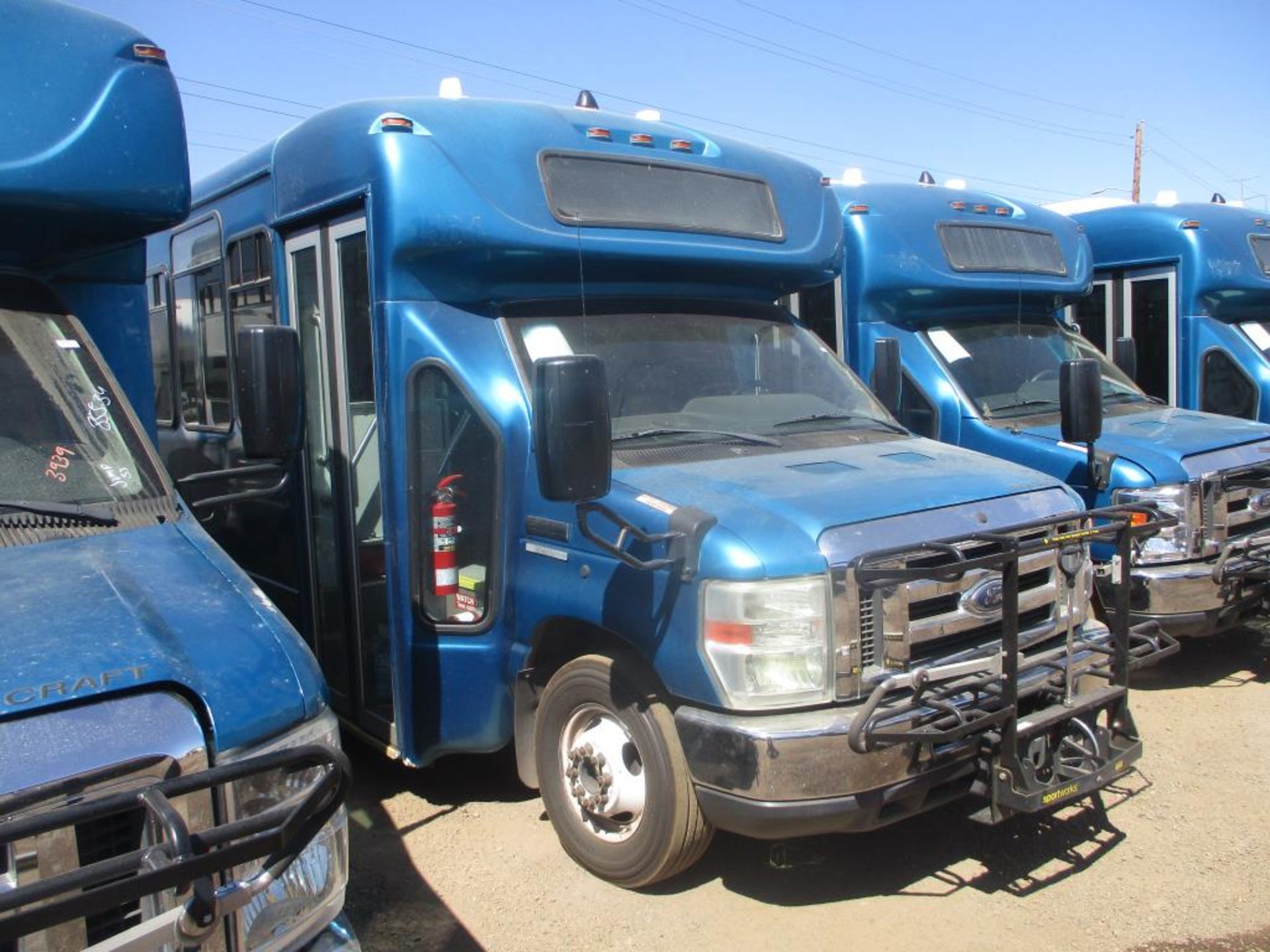 (Lot # 3940) - 2013 Ford E-450 SD Shuttle Bus - Image 6 of 14