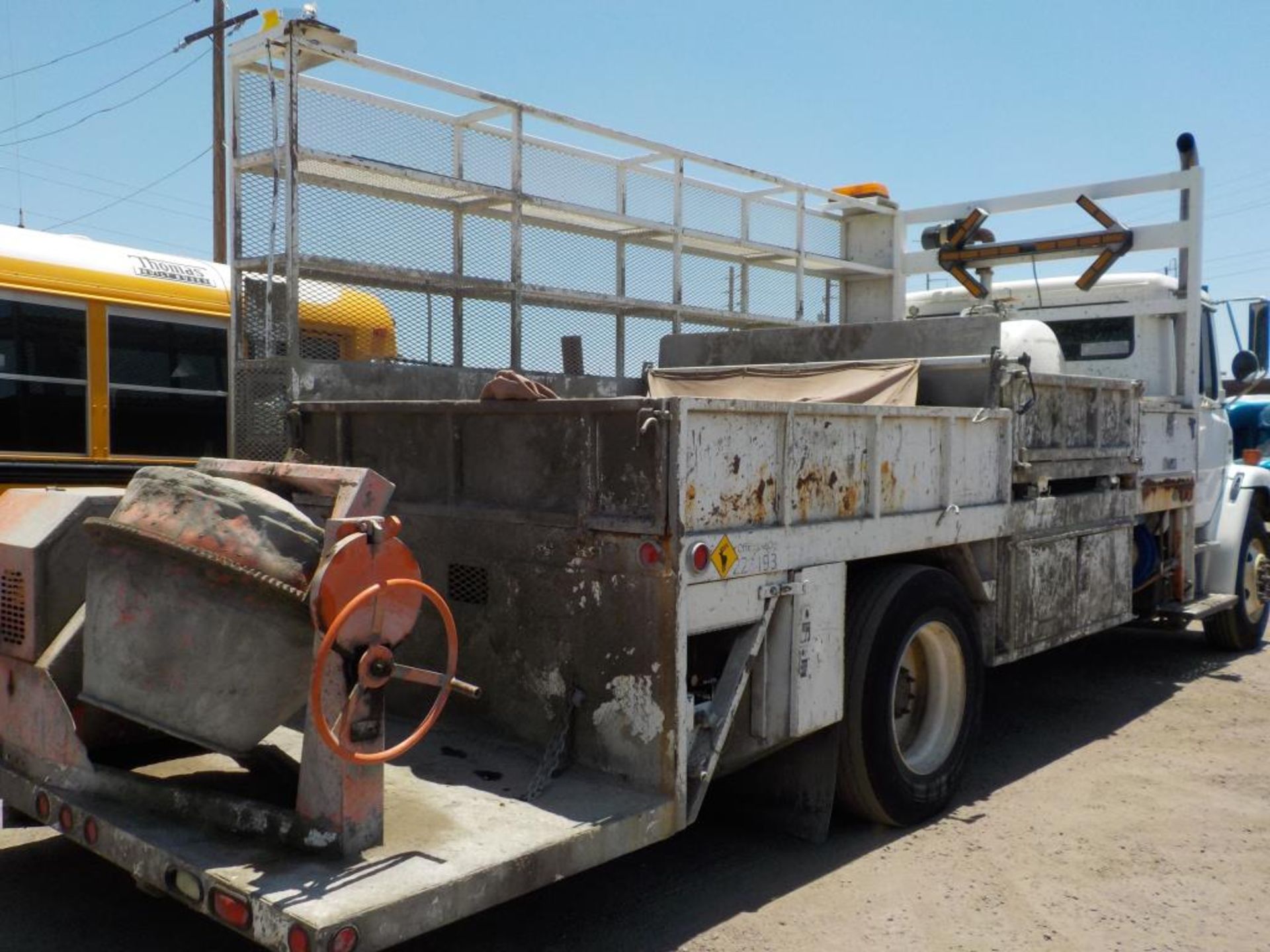 (Lot # 3915) - 2003 Freightliner FL70 Utility Truck - Image 3 of 7