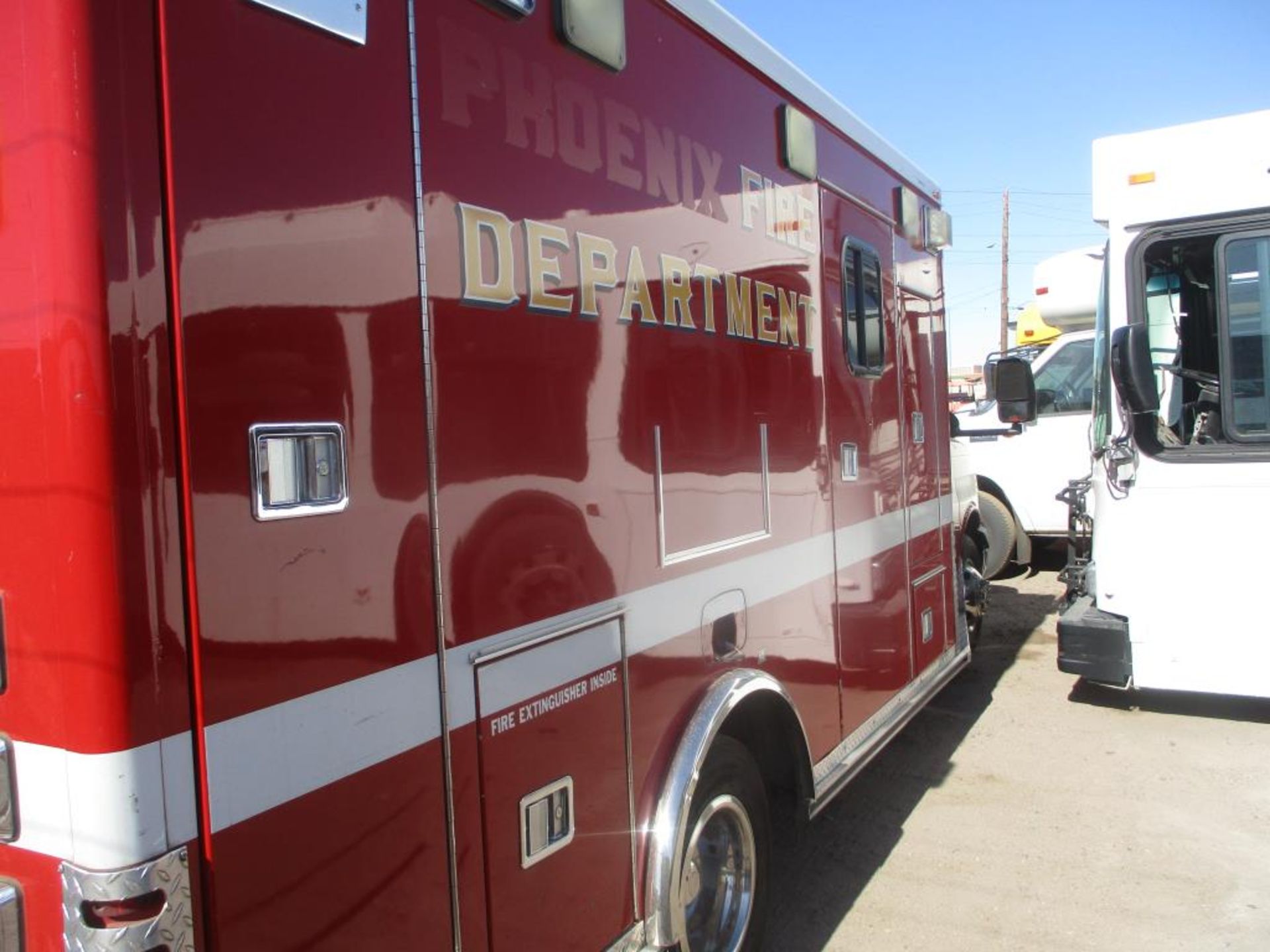 (Lot # 3925) - 2010 Chevrolet Express Ambulance - Image 5 of 13