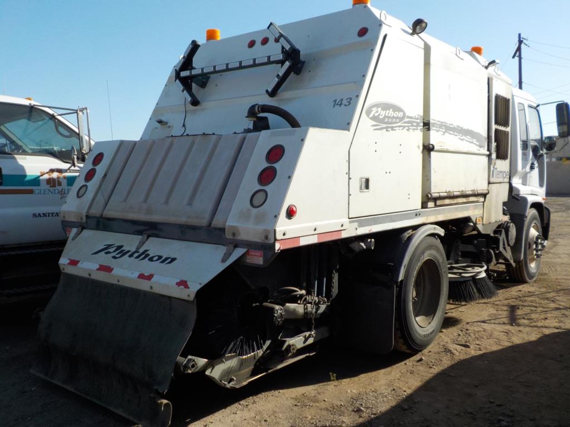 (Lot # 3942) - 2008 Isuzu FTR Python Sweeper - Image 5 of 9