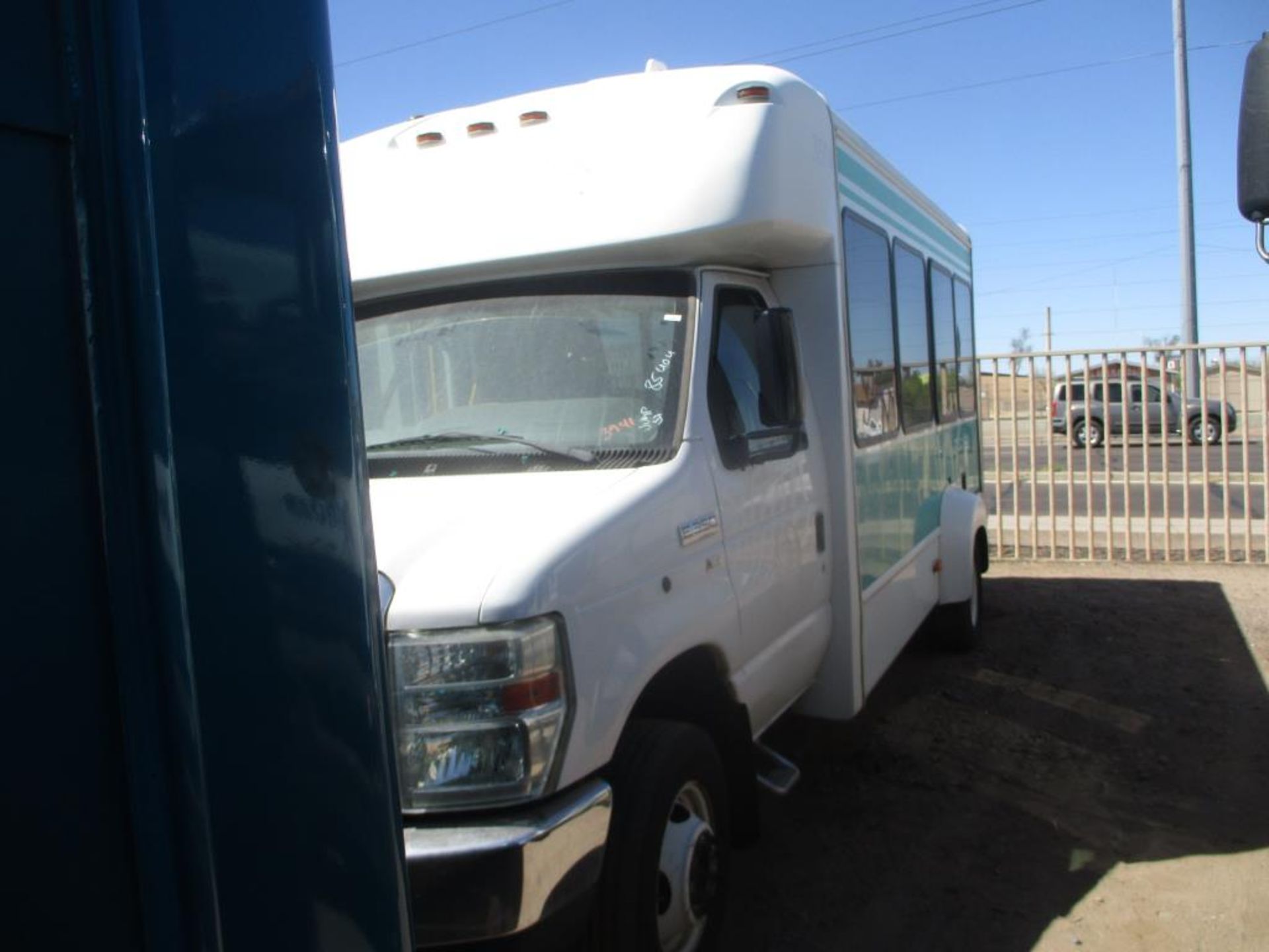 (Lot # 3941) - 2013 Ford E-Series Shuttle Bus