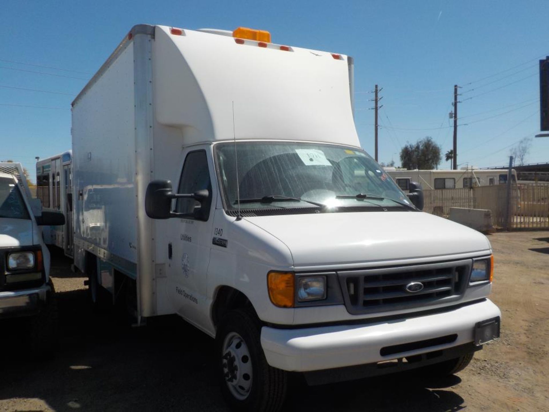 (Lot # 3914) - 2006 Ford E-450 SD Field Operations Van - Image 3 of 10