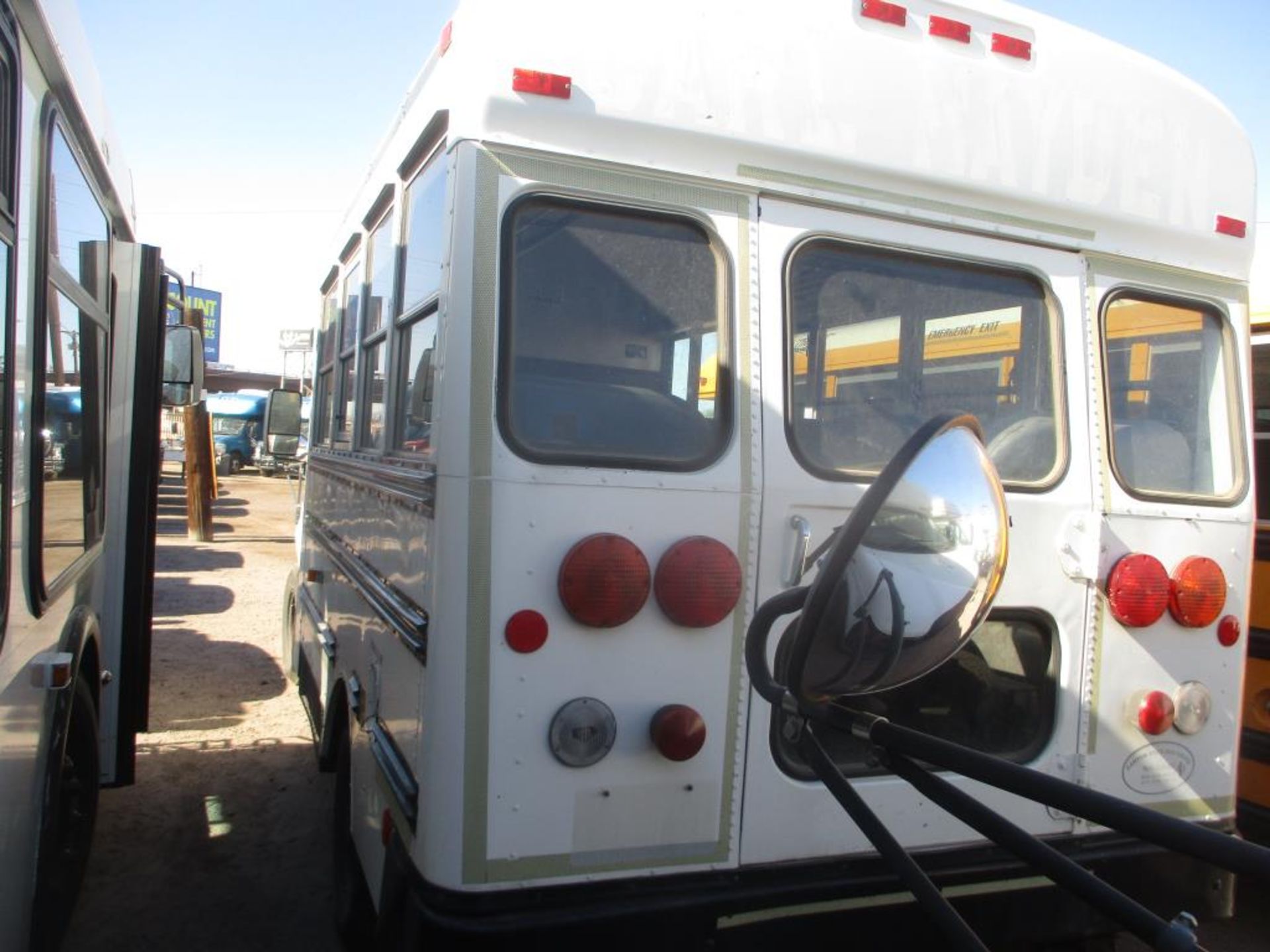(Lot # 3922) - 2008 Ford E-Series School Bus - Image 2 of 11