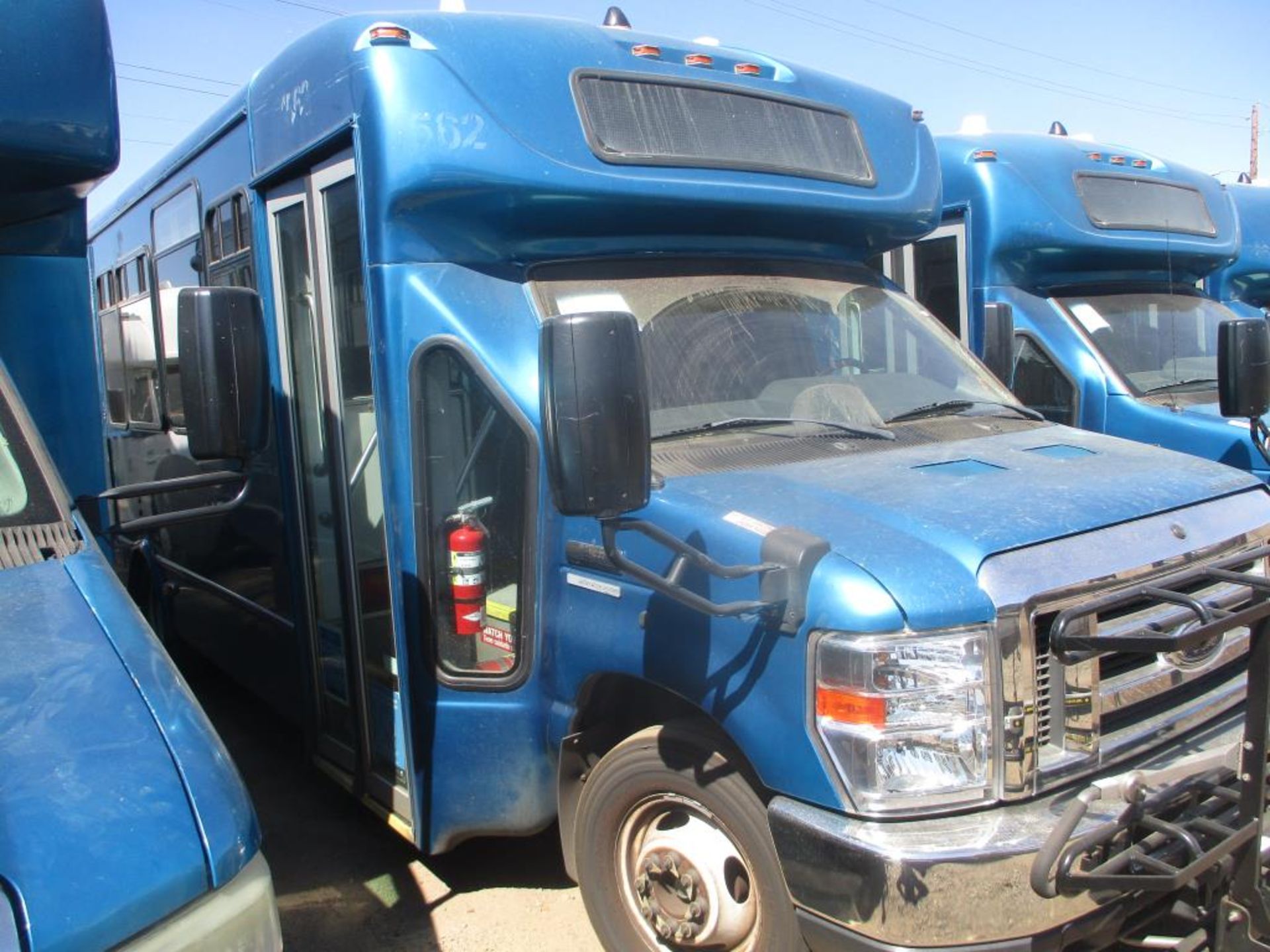 (Lot # 3939) - 2013 Ford E-450 SD Shuttle Bus - Image 5 of 15