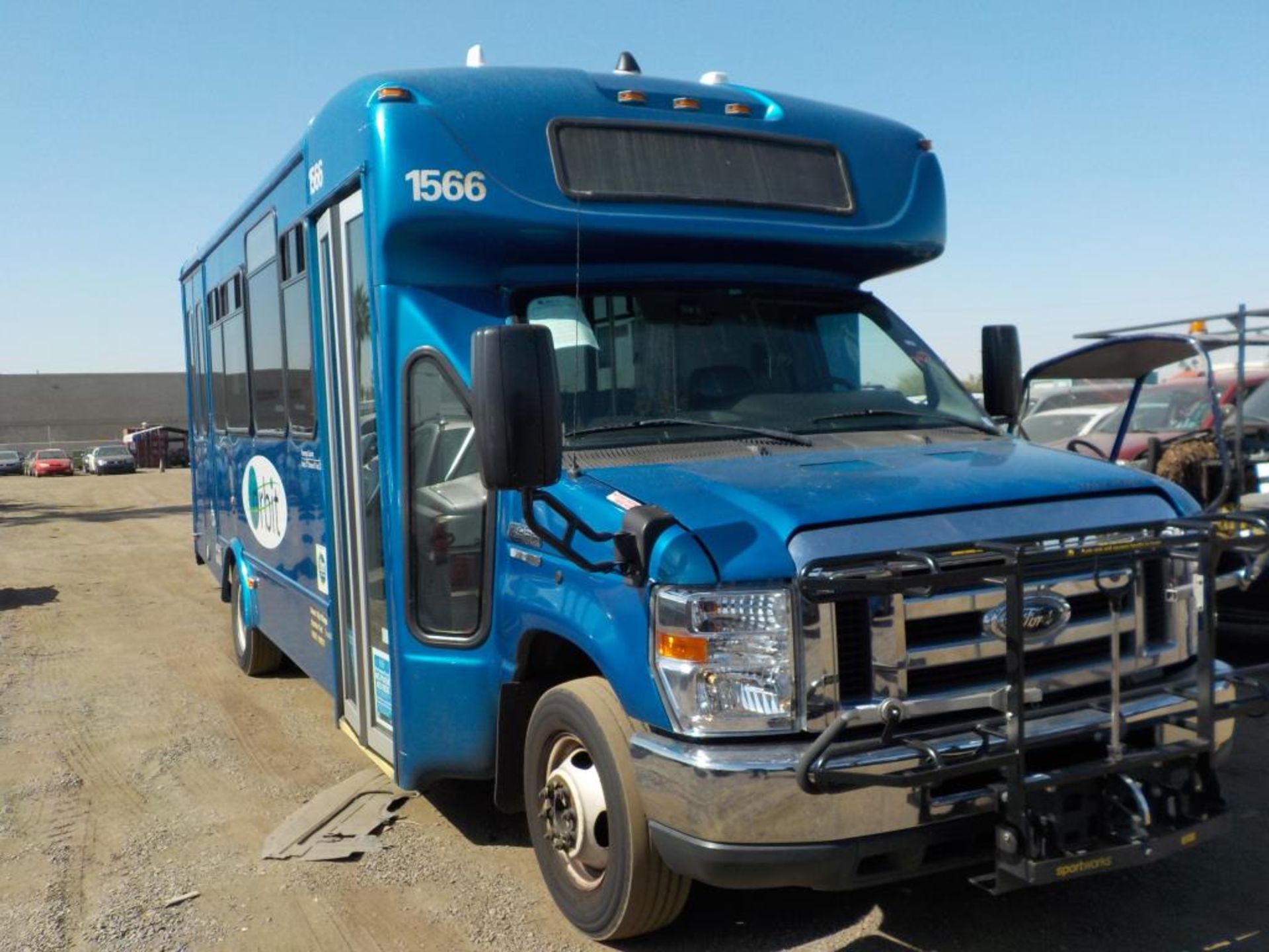 (Lot # 3943) - 2013 Ford E-450 SD Shuttle Bus - Image 3 of 9