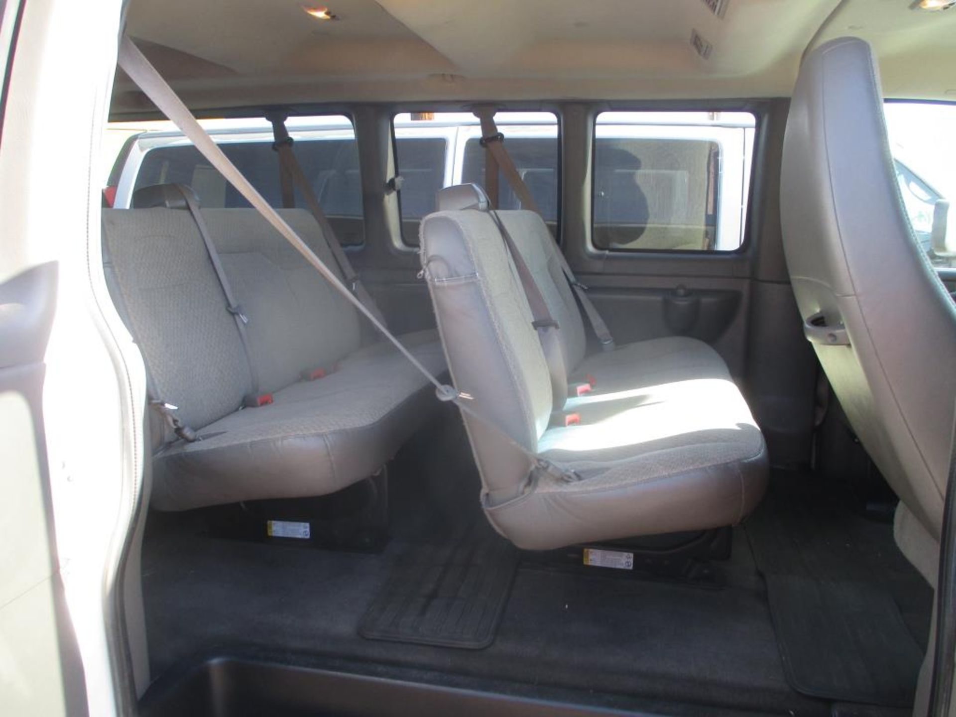 (Lot # 3900) - 2012 Chevrolet Express G1500 - Image 6 of 10