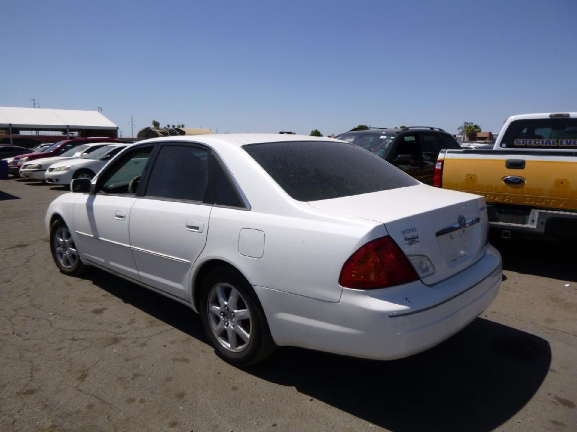 (Lot # 3313) 2000 Toyota Avalon - Image 2 of 14