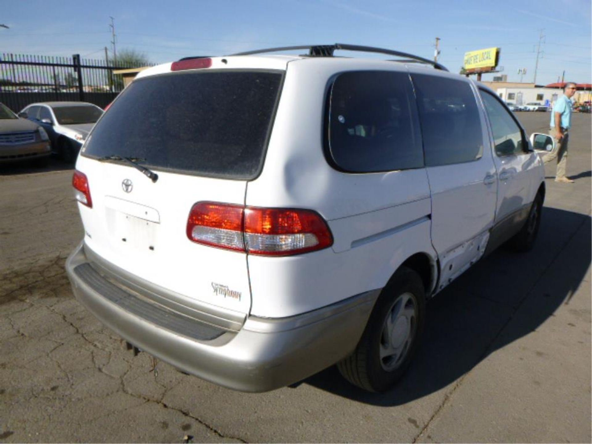 (Lot # 3462) 2003 Toyota Sienna - Image 4 of 15