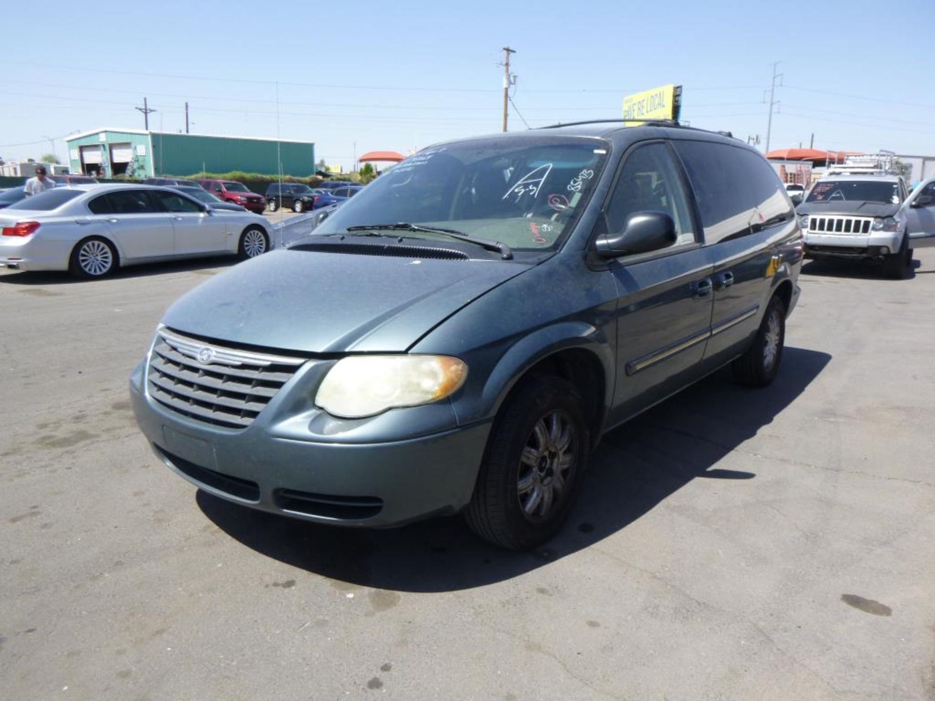 (Lot # 3402) 2006 Chrysler Town &amp; Country