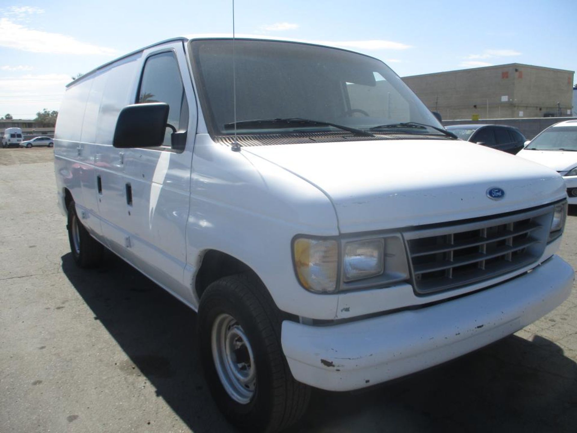 (Lot # 3490) 1995 Ford Econoline E-150 - Image 4 of 11