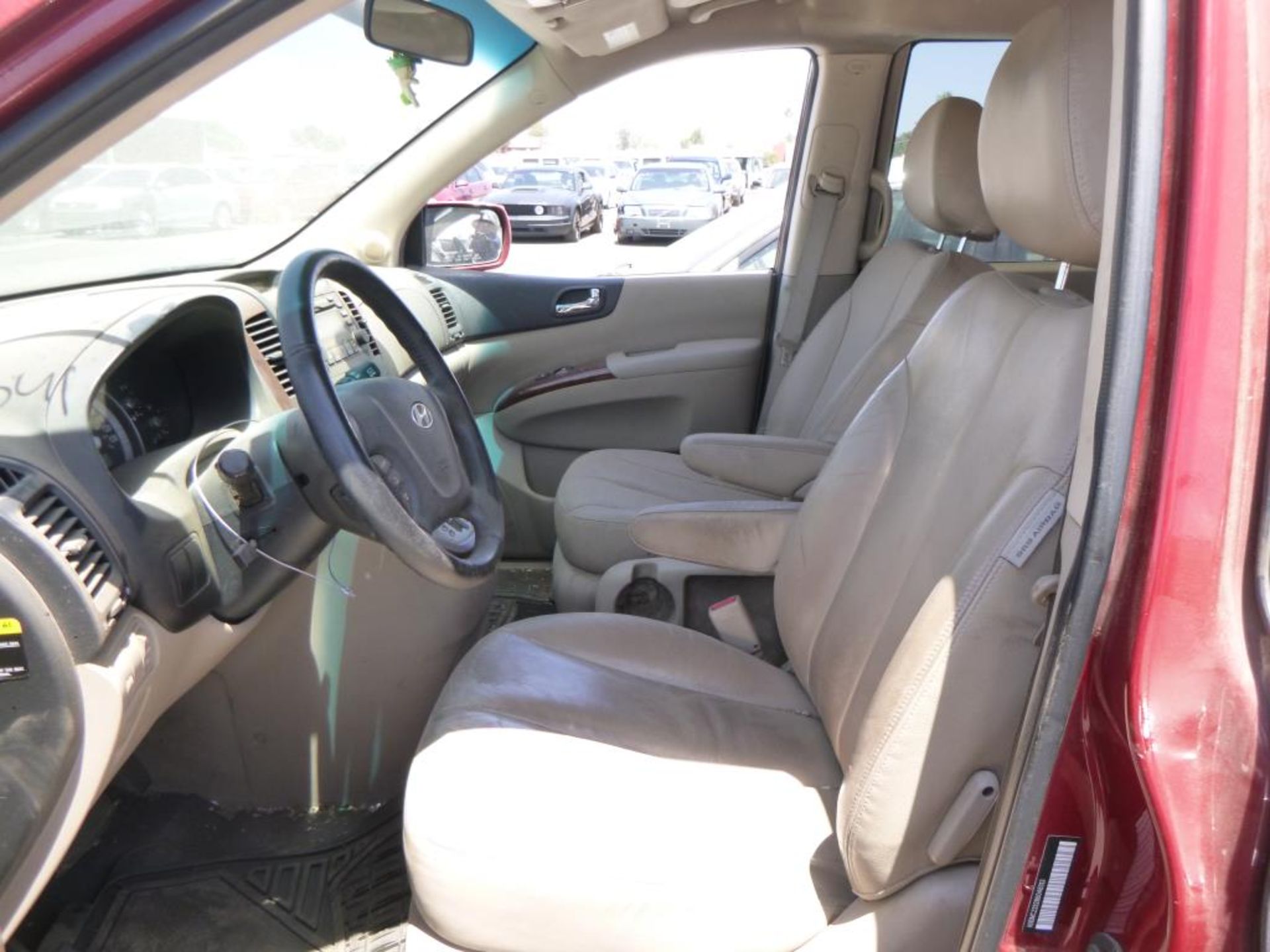 (Lot # 3481) 2008 Hyundai Entourage - Image 13 of 16