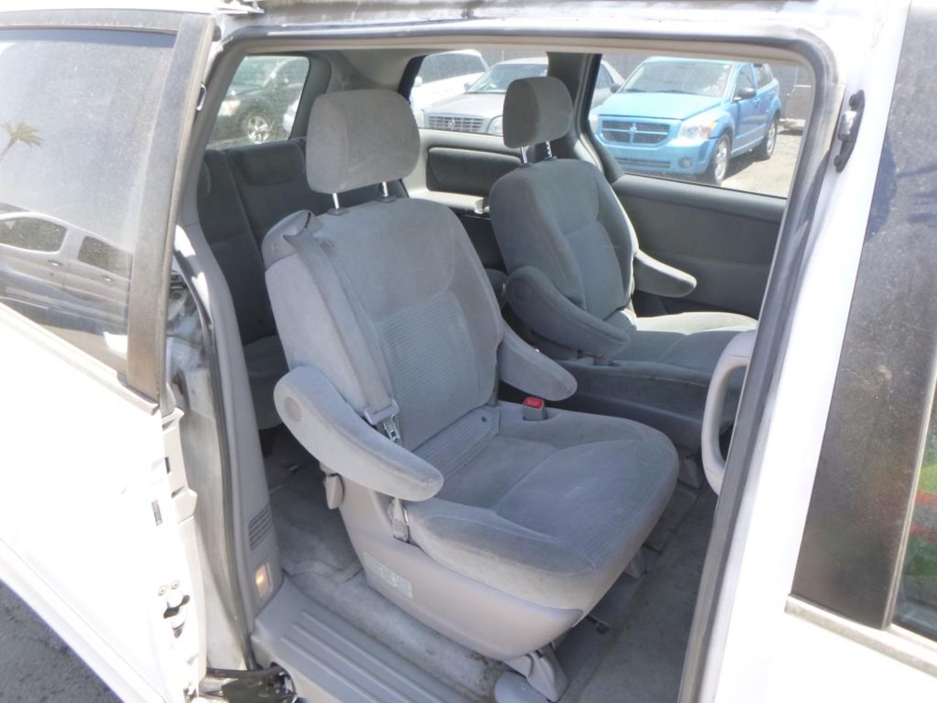 (Lot # 3451) 2006 Toyota Sienna - Image 8 of 13