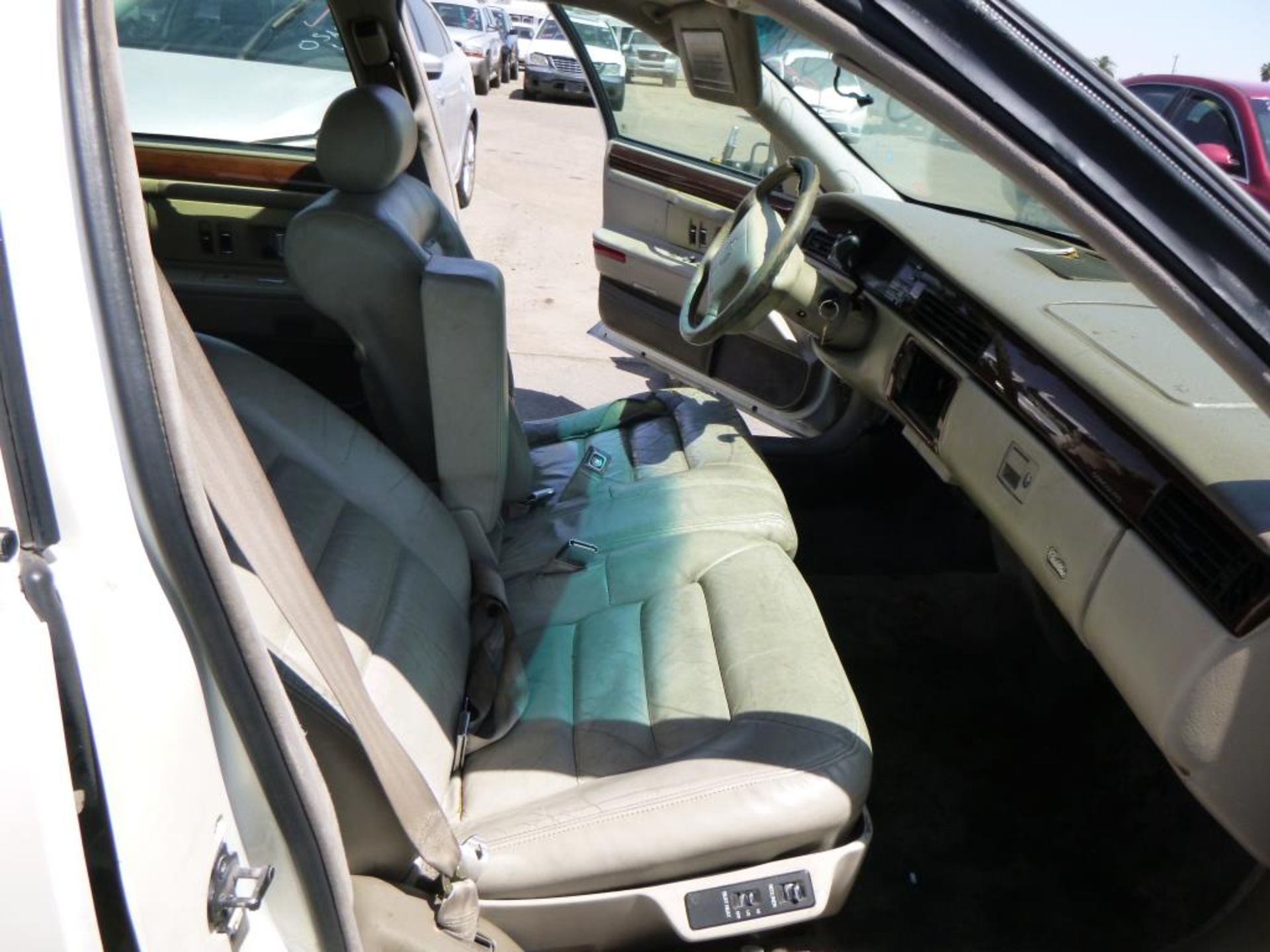 (Lot # 3323) 1994 Cadillac Deville - Image 10 of 13