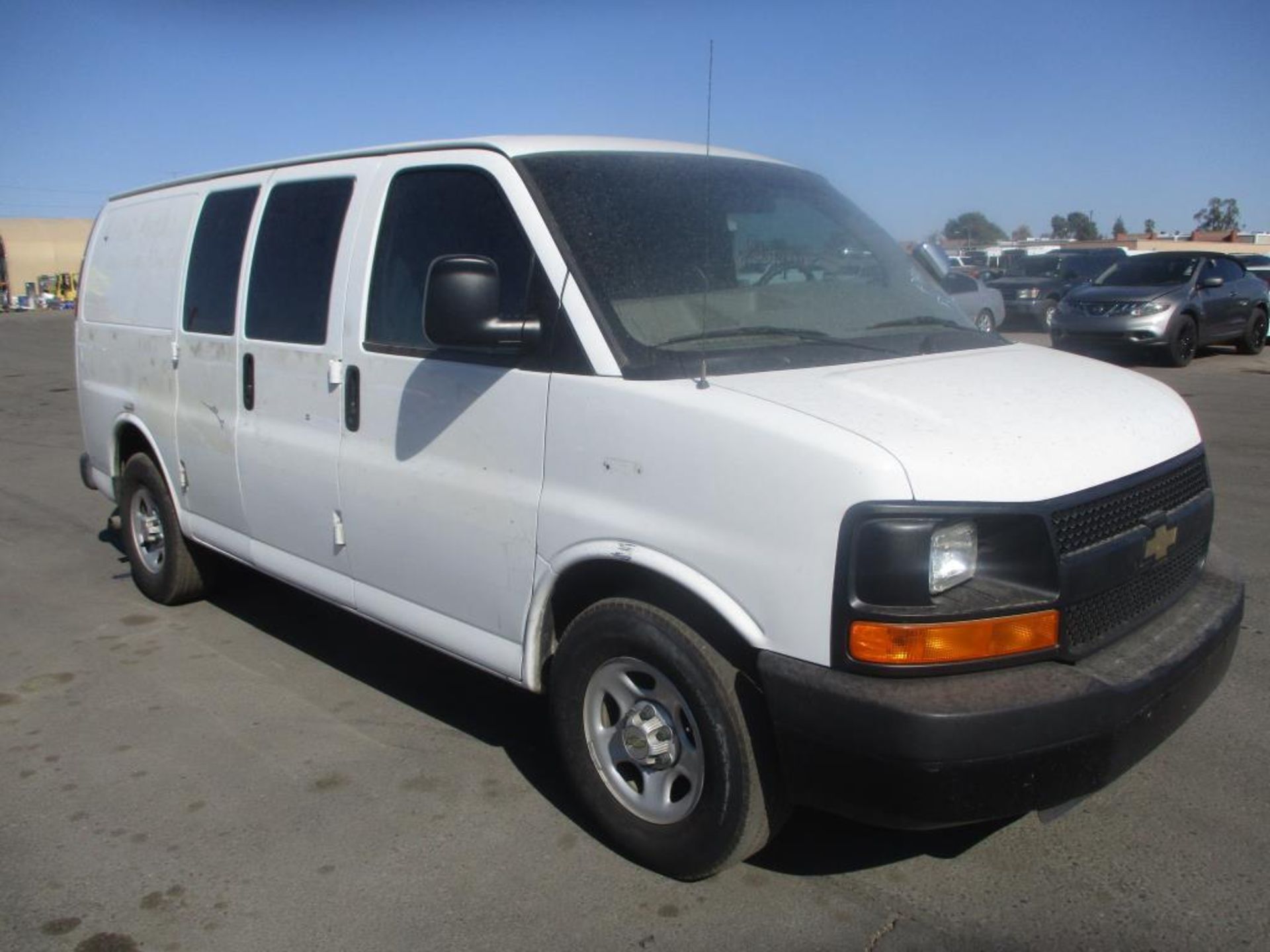 (Lot # 3466) 2006 Chevrolet Express G1500 Cargo Van - Image 4 of 11